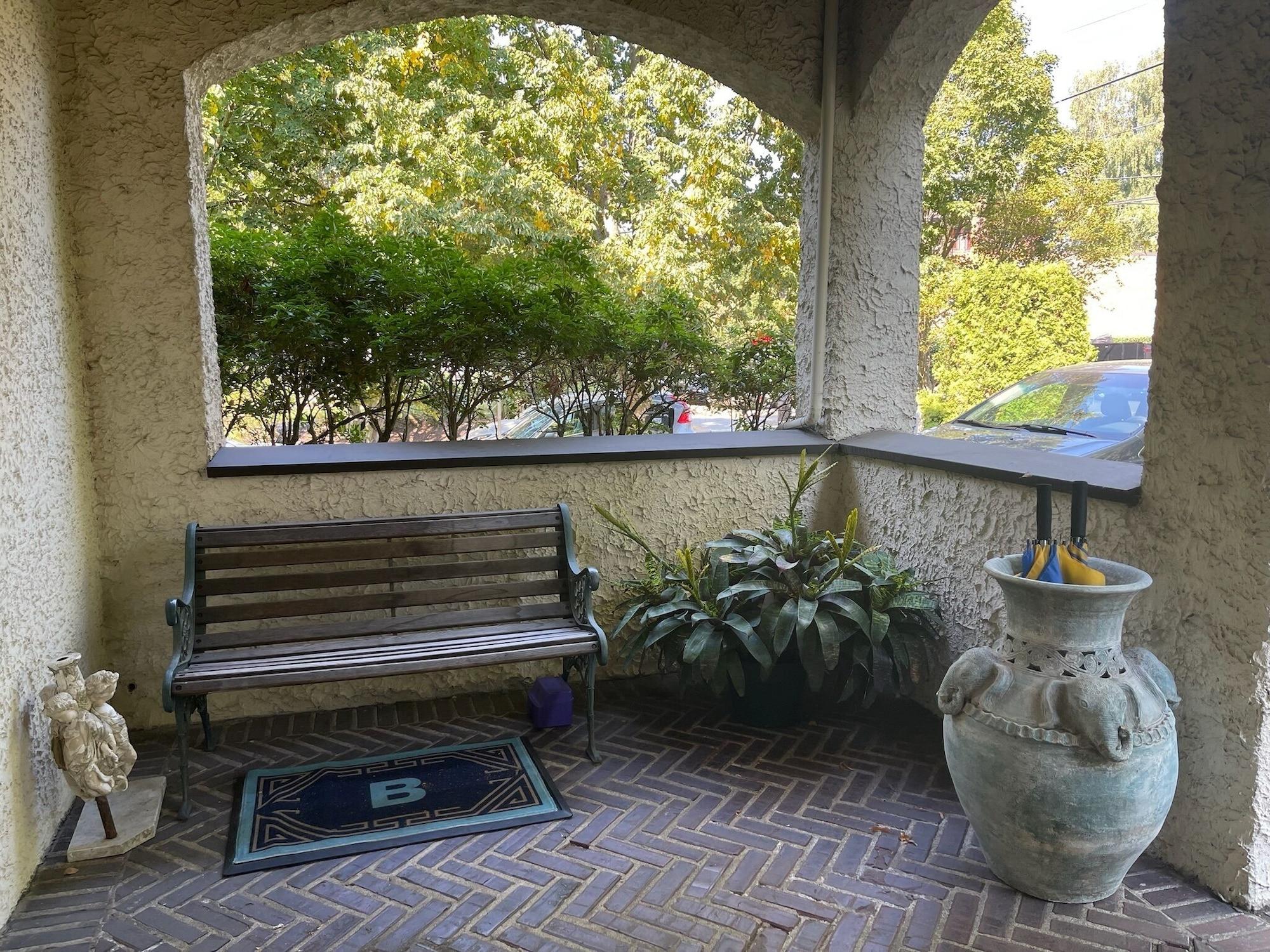 Vista Exterior Cecil Bacon Manor