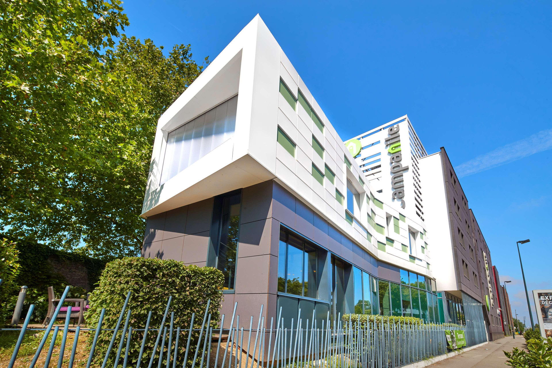 Vista Exterior Hotel Campanile Nantes Centre - Saint Jacques