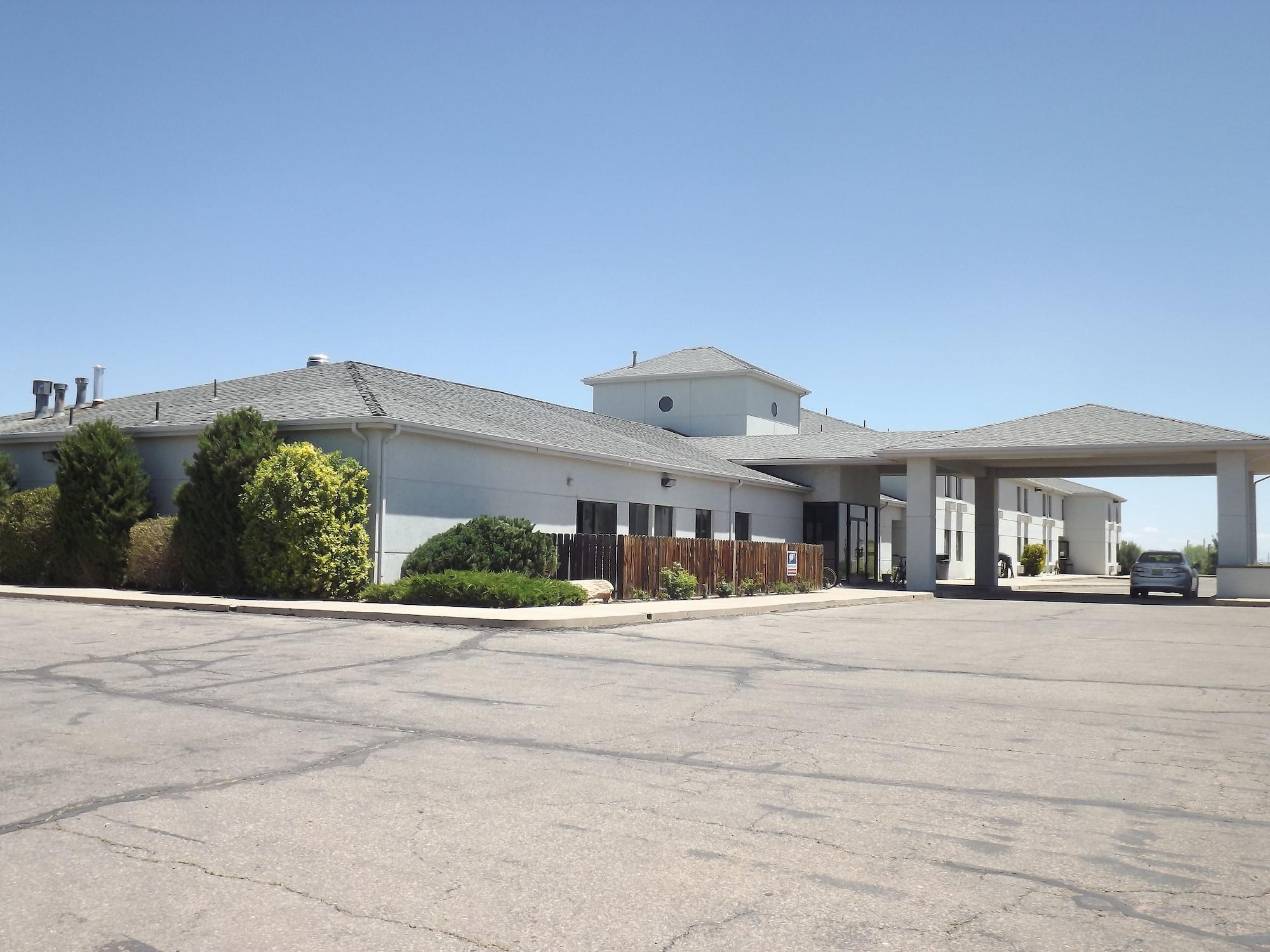 Vista Exterior Rodeway Inn & Suites