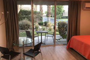 Renta temporal - Prime Location! Renovated Studio at Shadow Mountain Resort, Steps from El Paseo.
