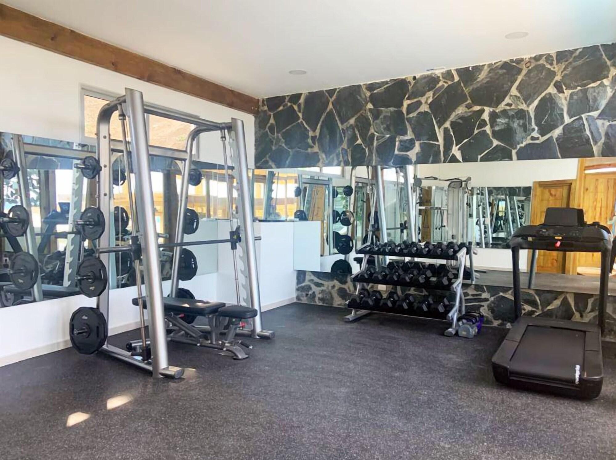 Gimnasio Cofresi Hills Residence