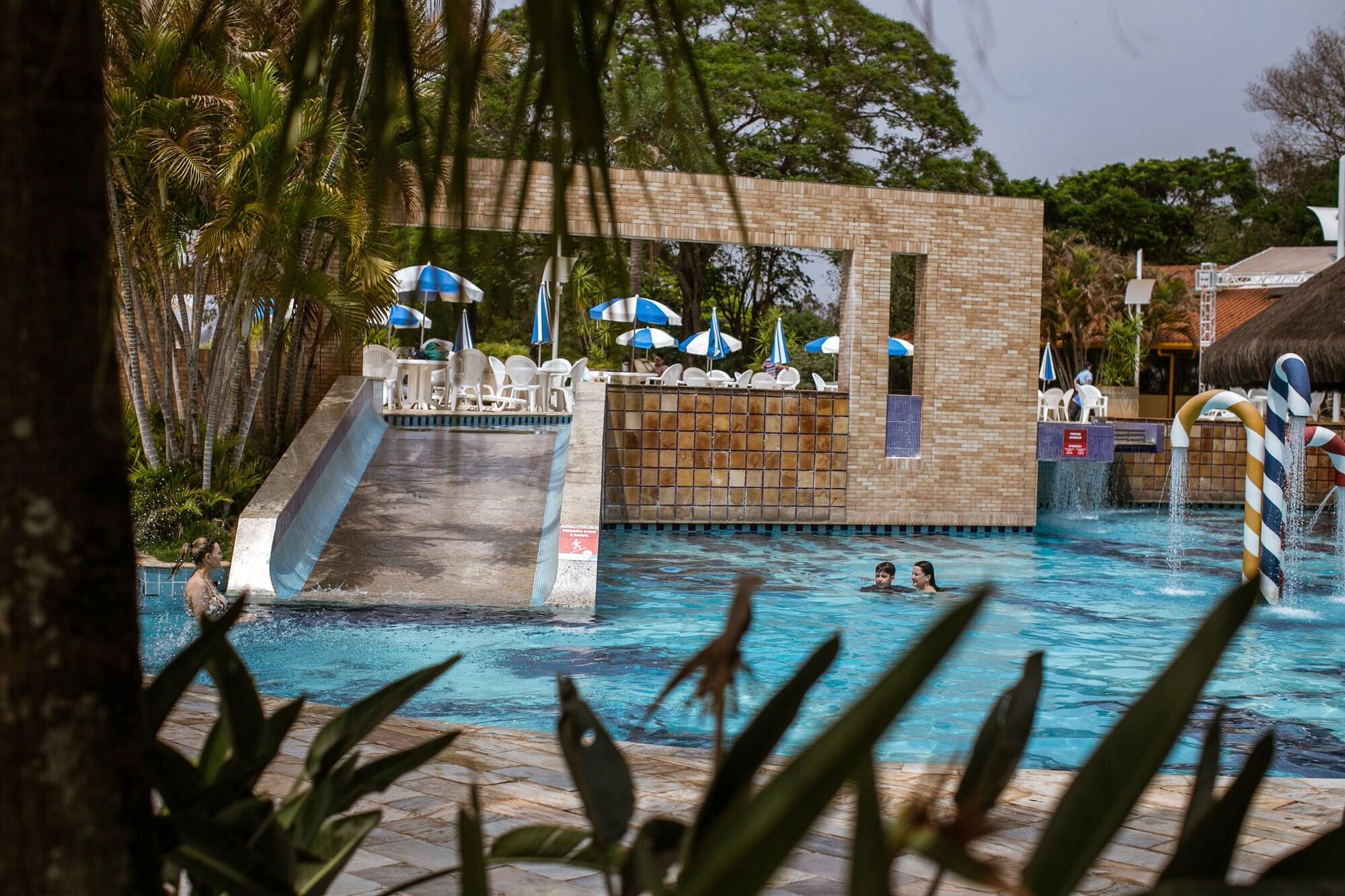 Vista Piscina Aguativa Golf Resort