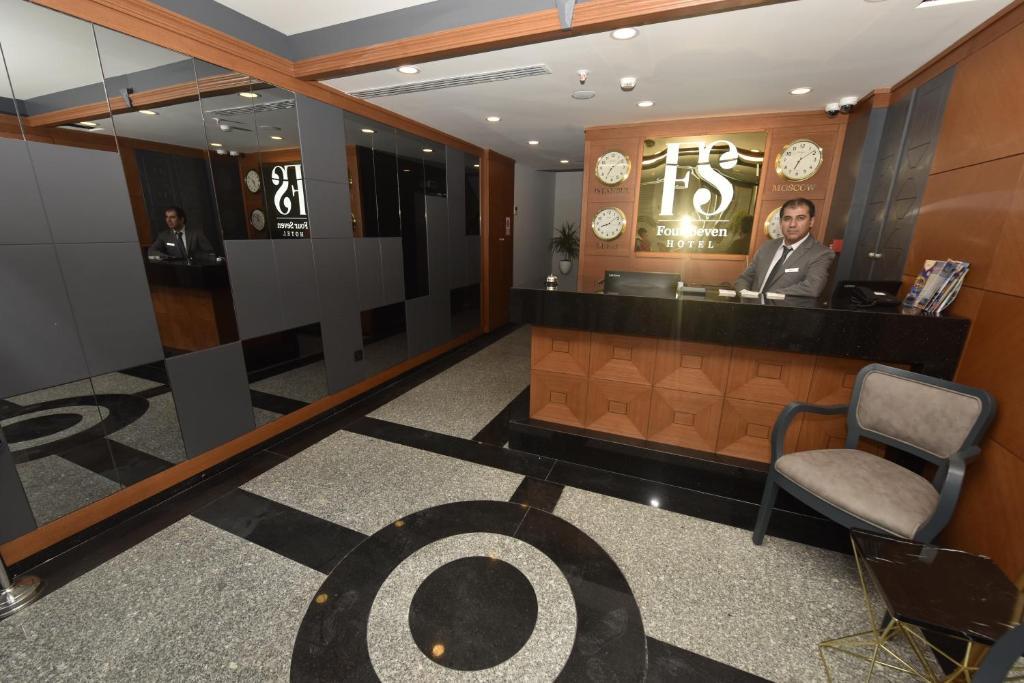 Vista Lobby Four Seven Hotel