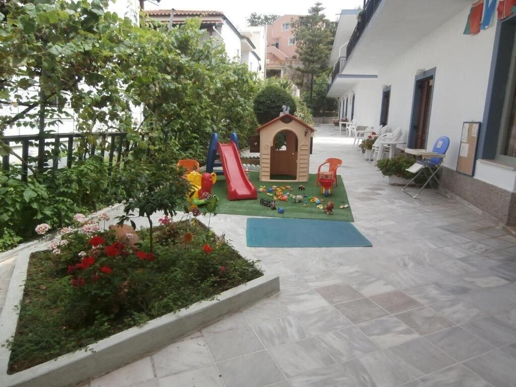 Instalaciones Recreativas Harrys bar & apartments