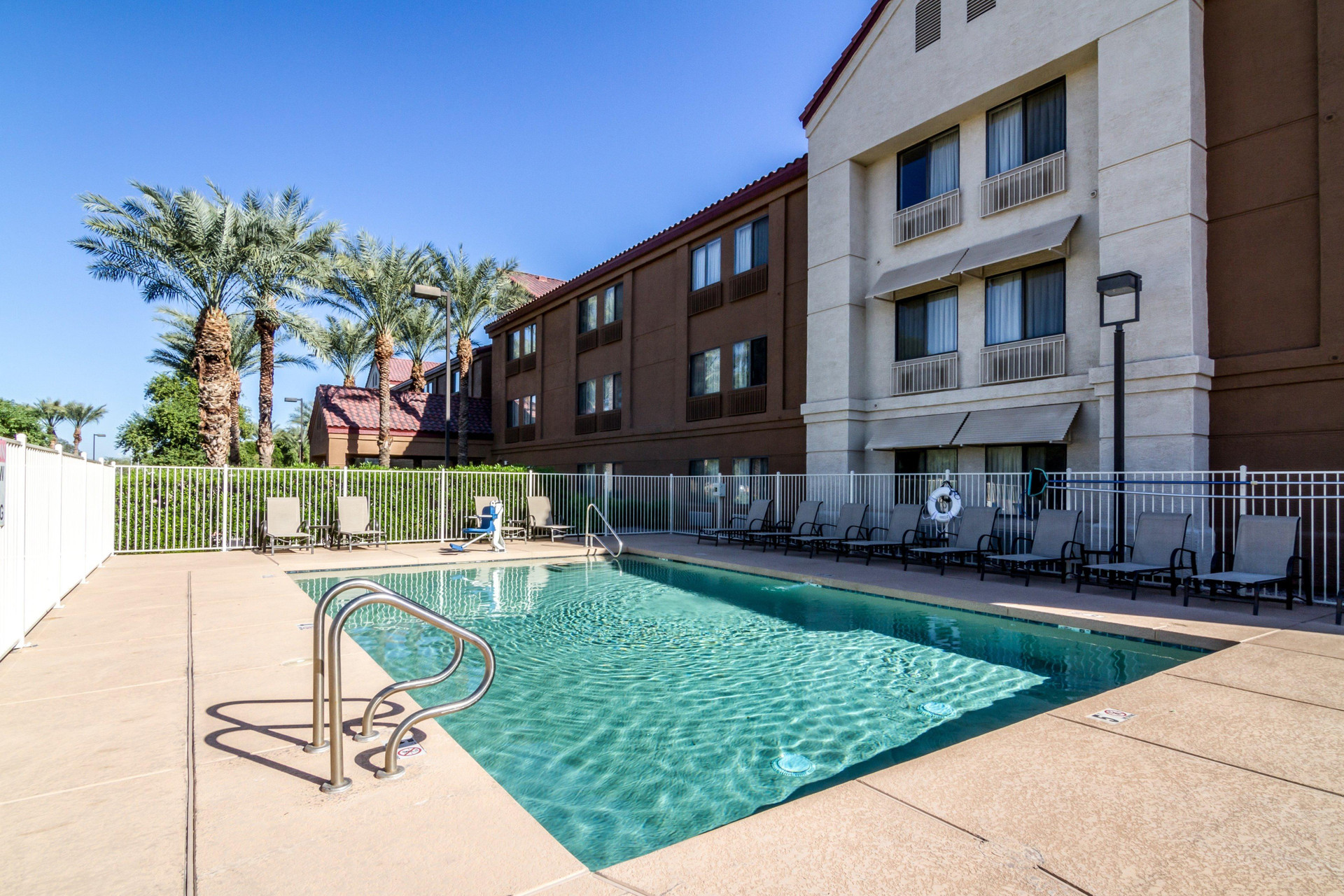 Vista Piscina Red Roof Inn PLUS+ Tempe - Phoenix Airport