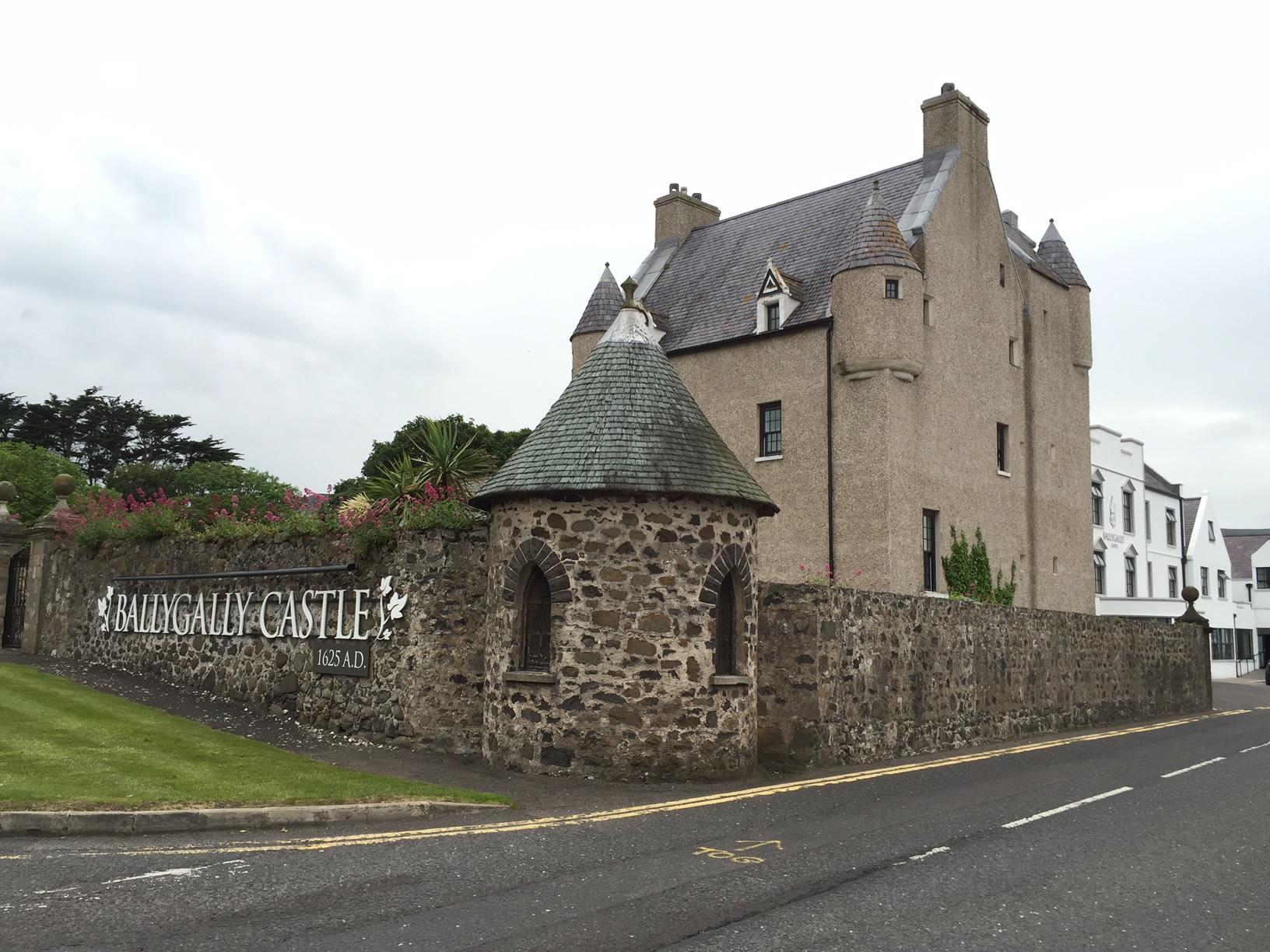 Vista Exterior Ballygally Castle