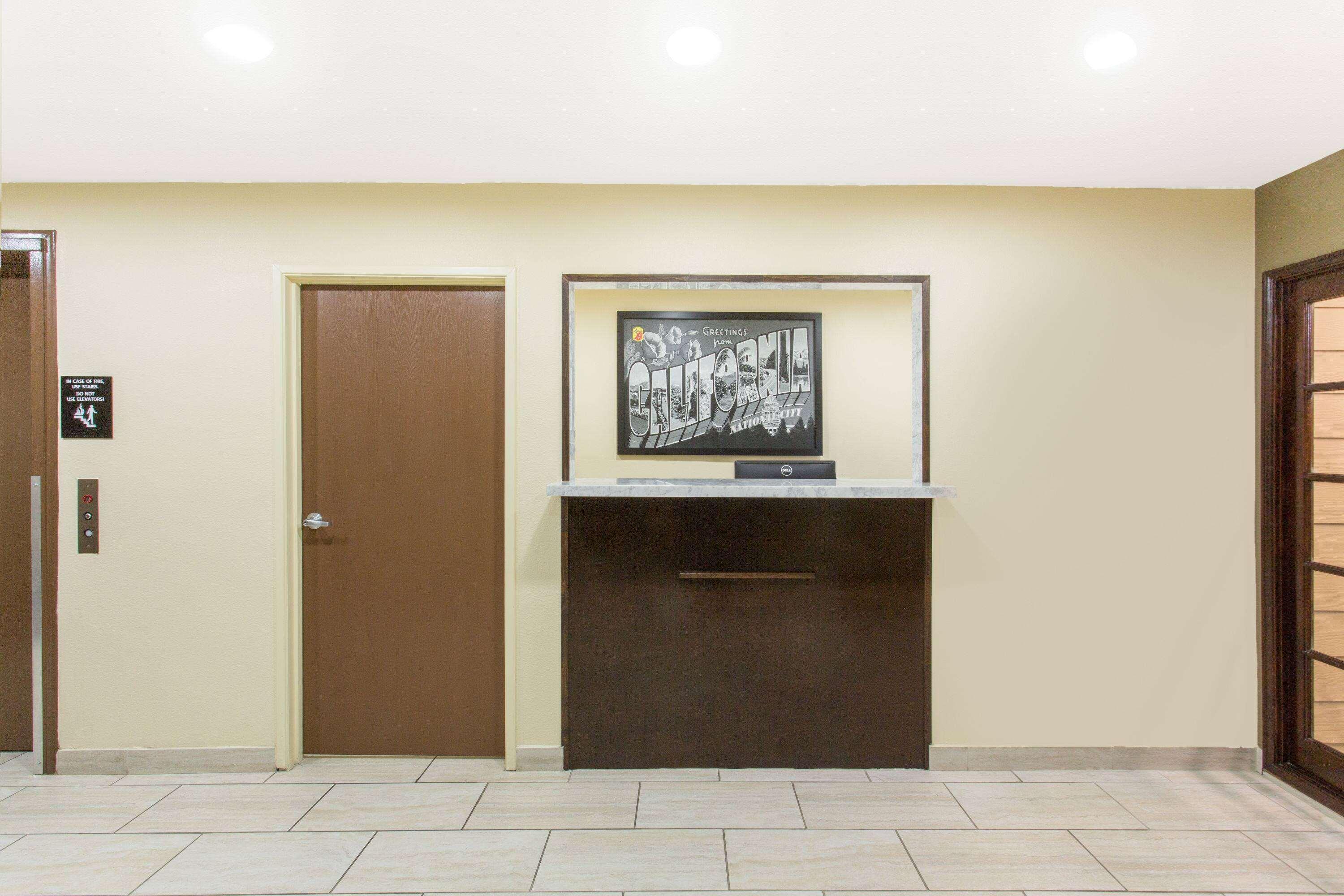 Vista Lobby Super 8 by Wyndham National City Chula Vista