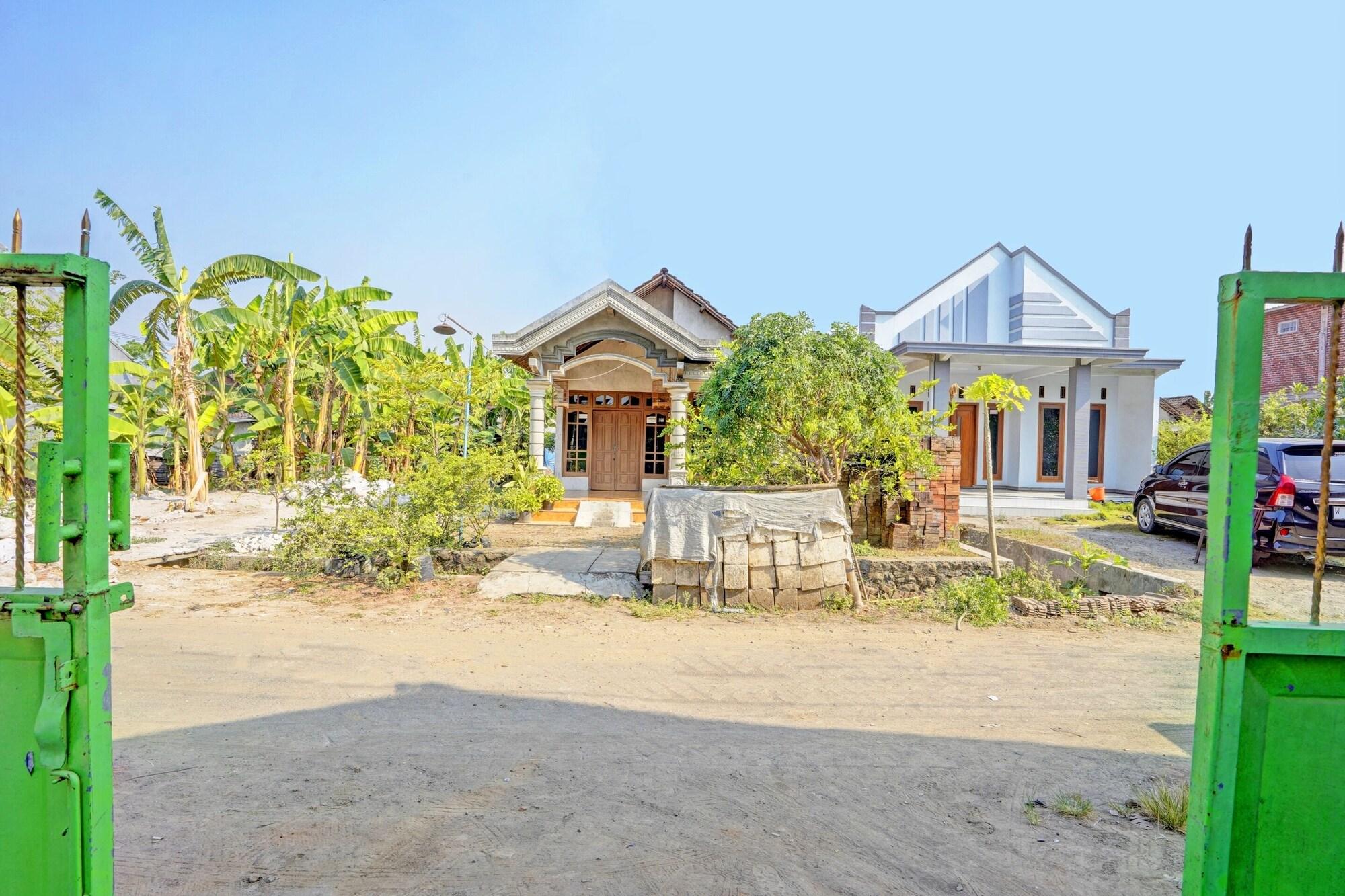 Varios Hotel O Surya Indah Homestay Syariah