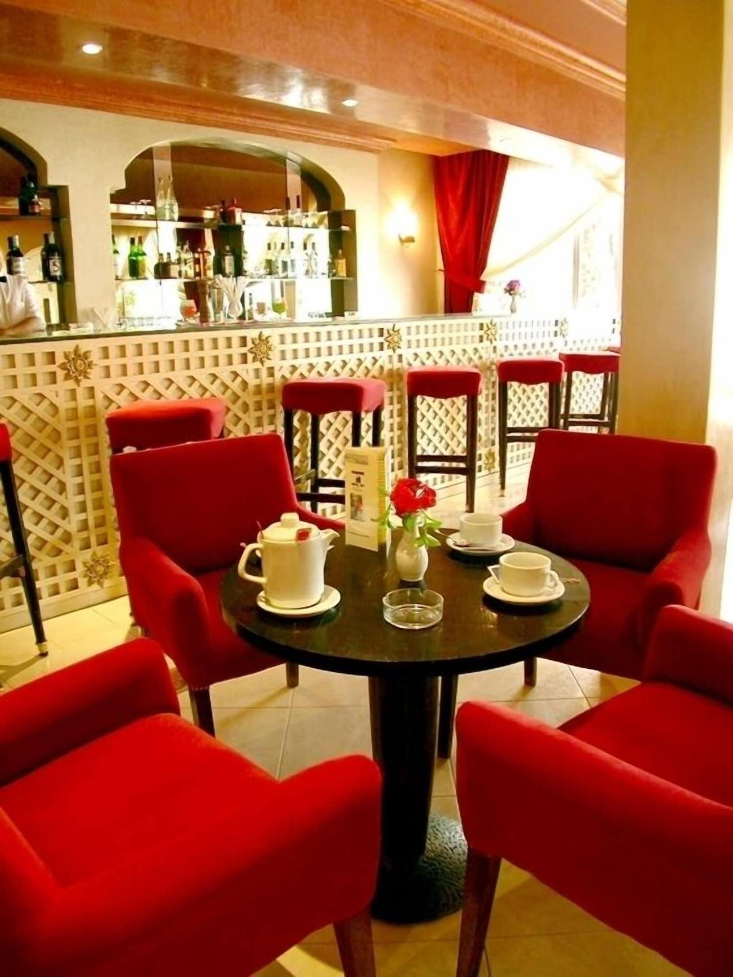 Bar/Salón Le Zat