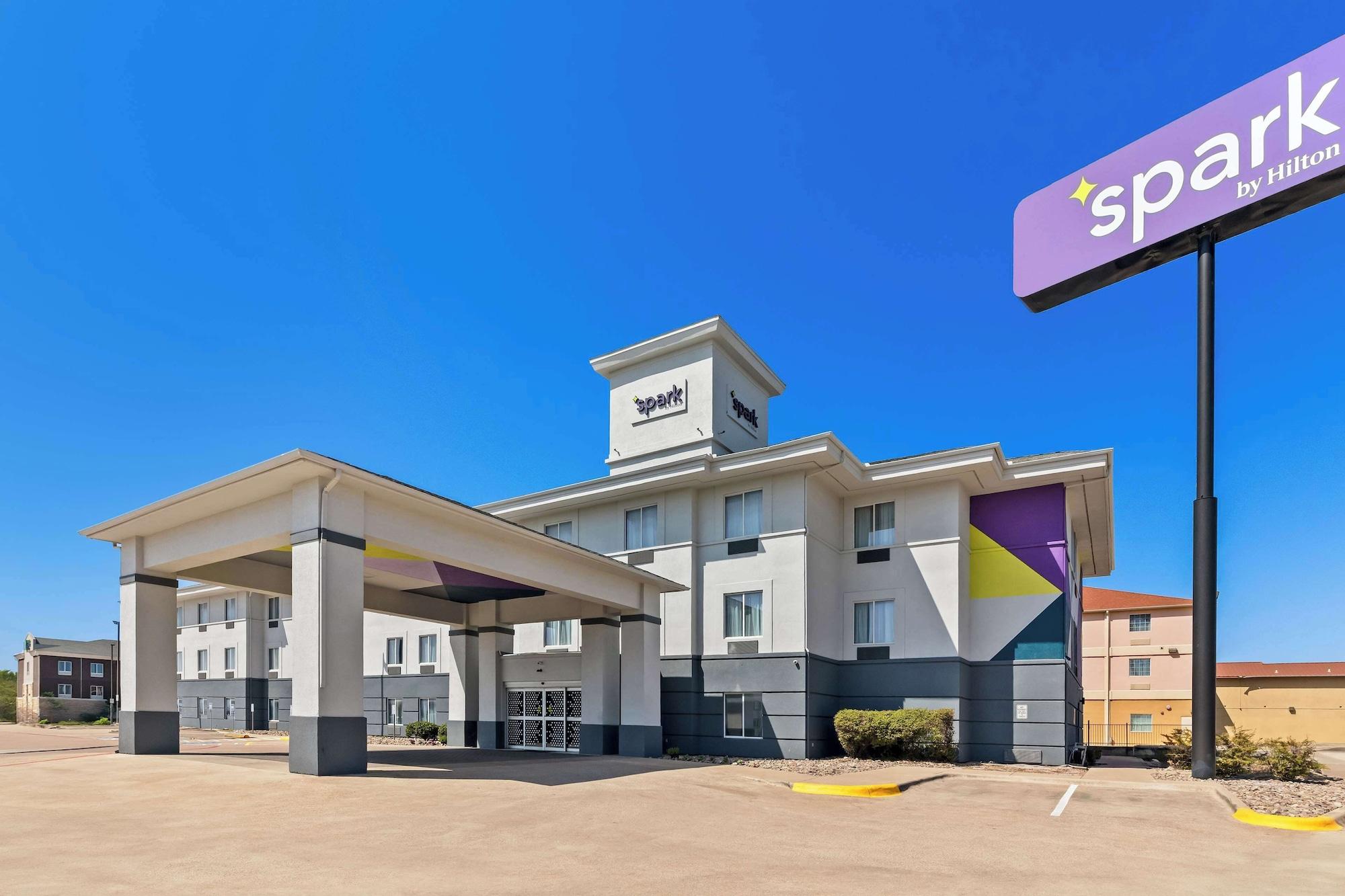 Vista Exterior Spark by Hilton Killeen