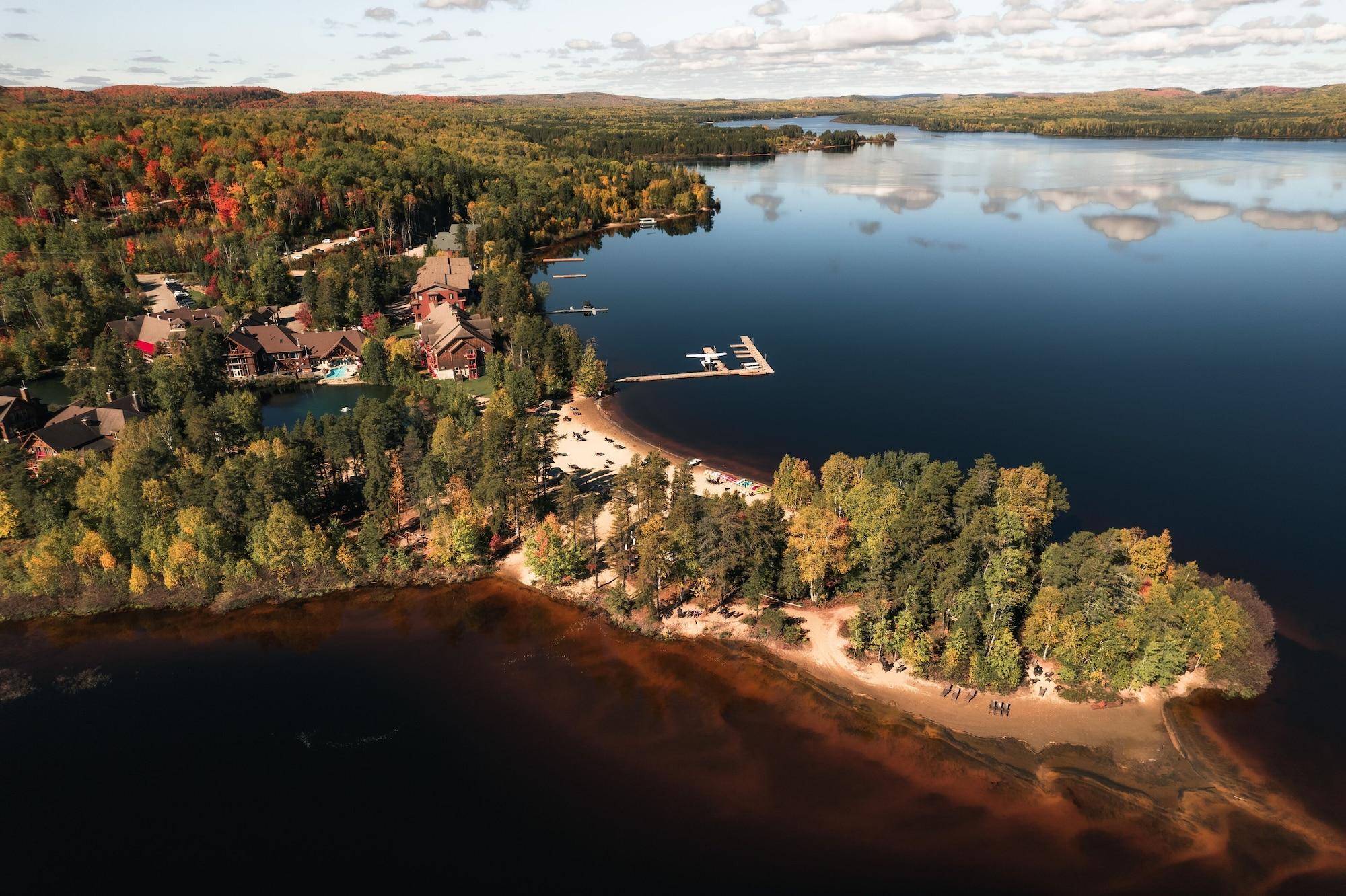 Vista Exterior Auberge du Lac Taureau