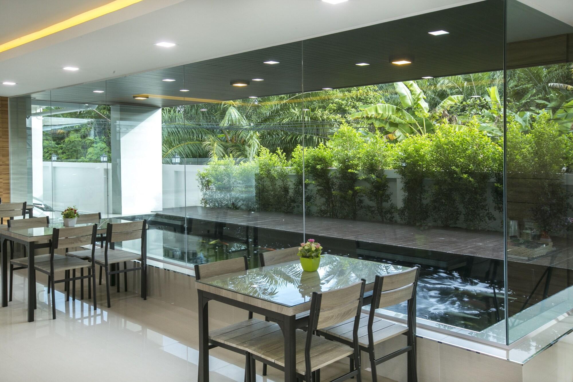 Restaurant Thawan Apartment