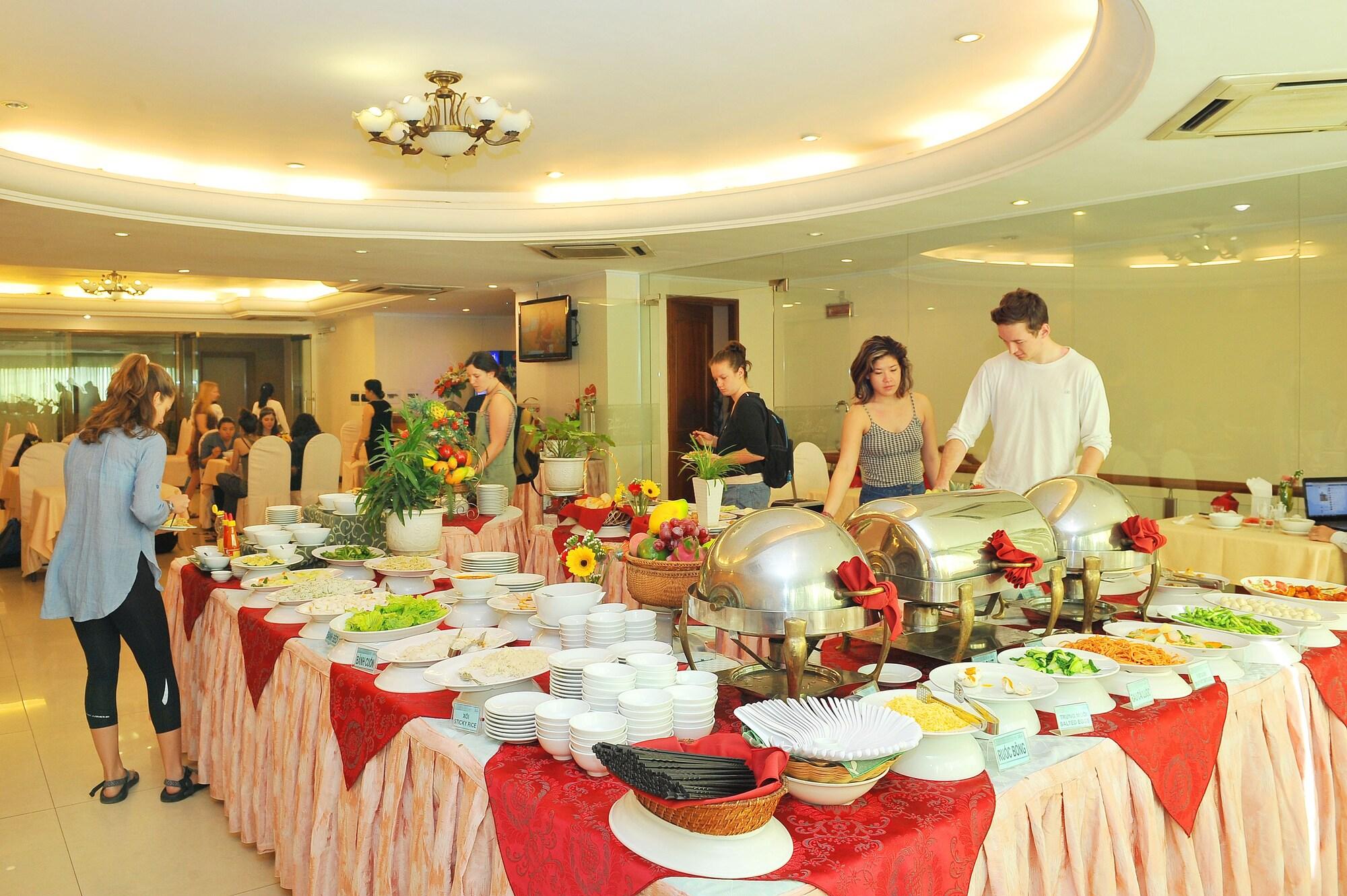 Restaurant Bamboo Green Central Hotel