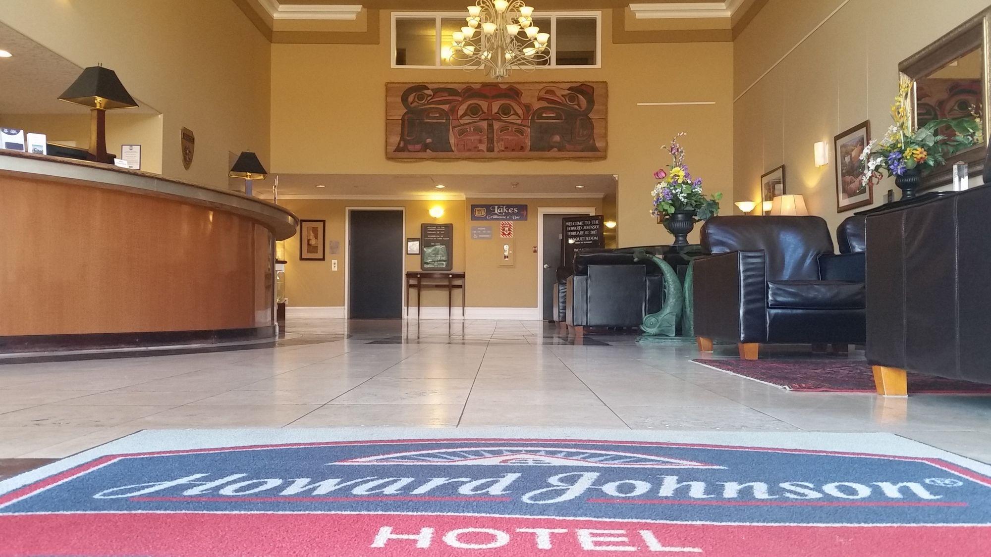 Vista Lobby Holiday Inn Victoria Elk Lake by IHG