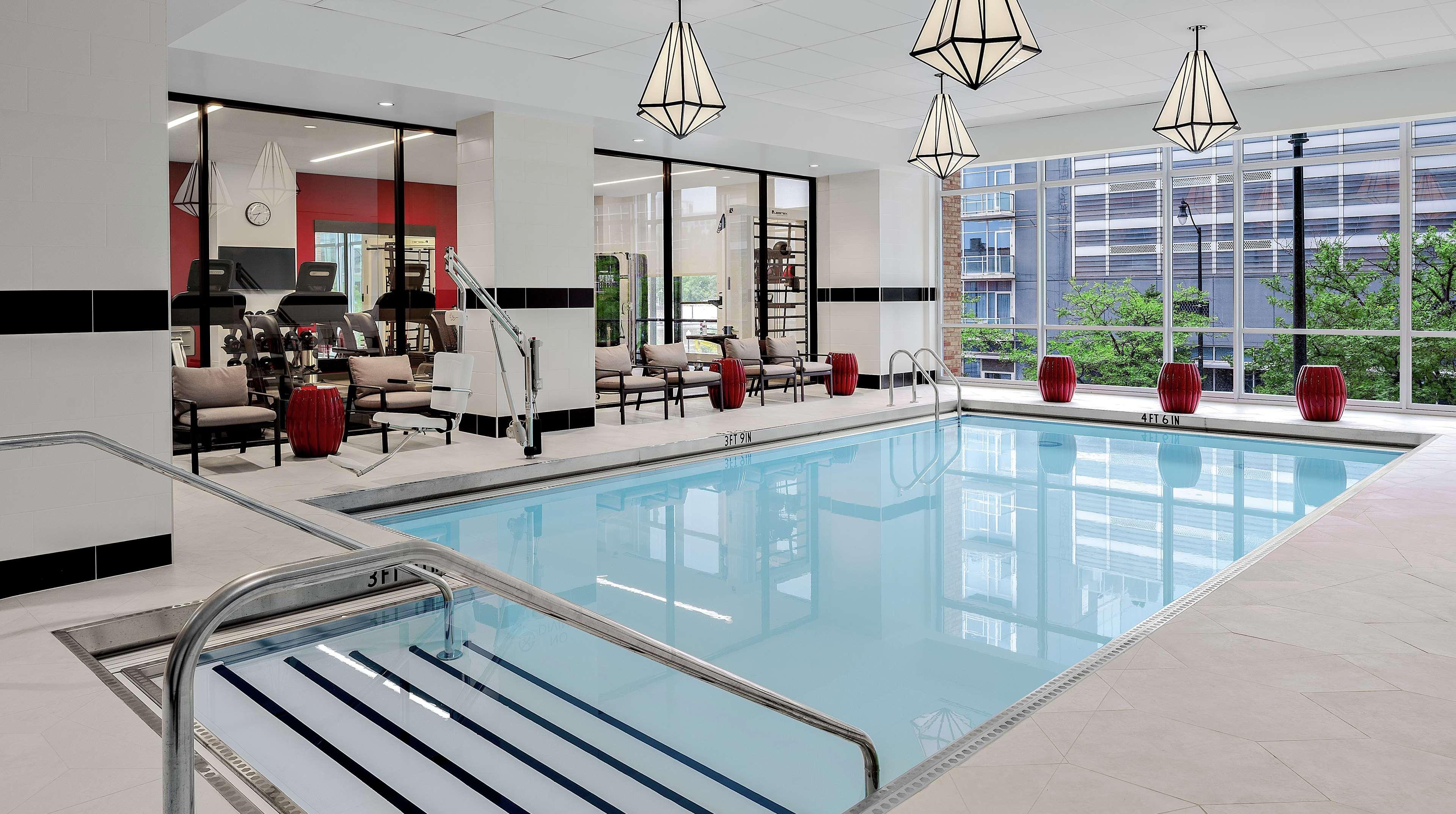 Vista Piscina Home2 Suites by Hilton Chicago McCormick Place
