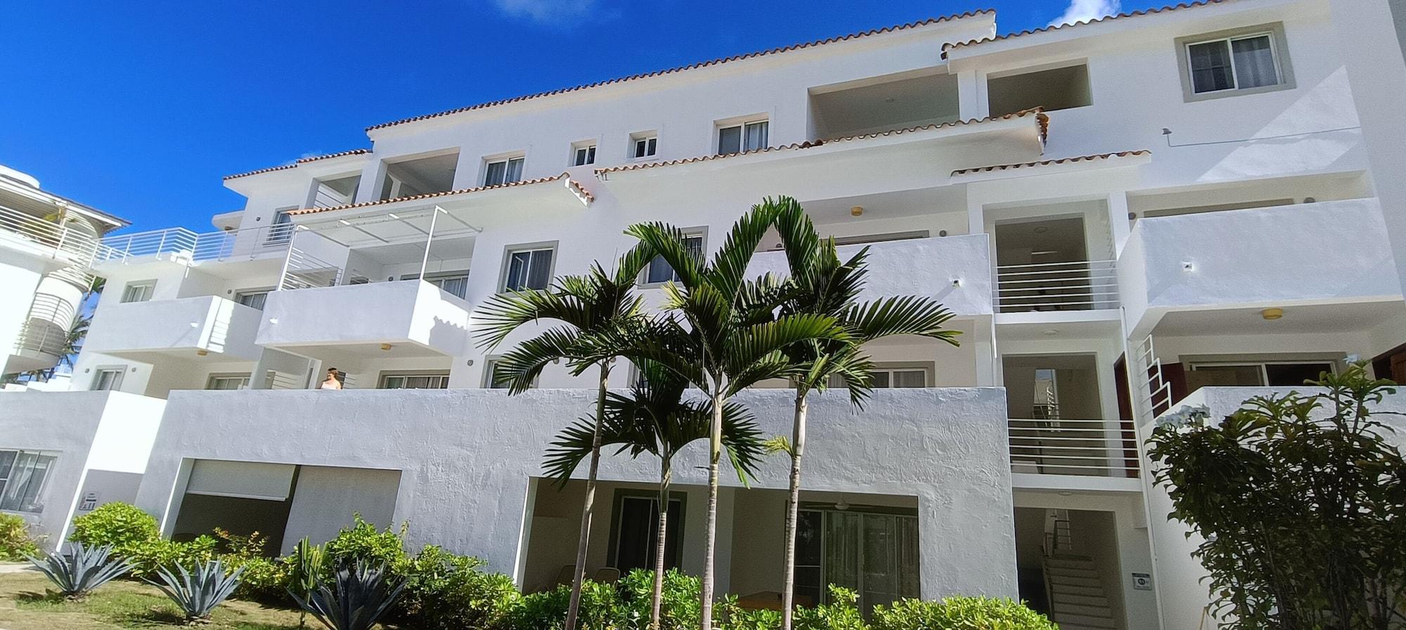 Vista Exterior Las Terrazas Condo - Los Corales Village