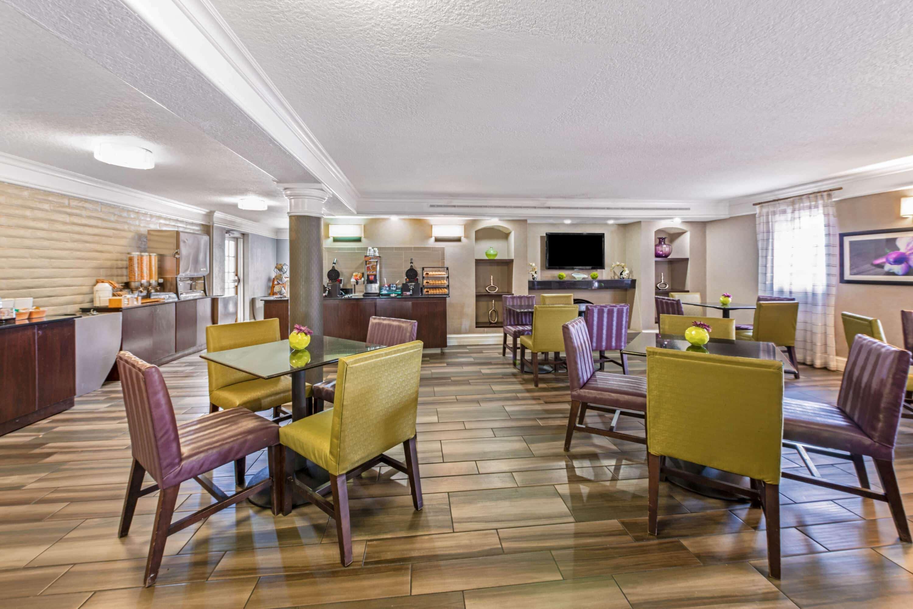 Restaurant La Quinta Inn by Wyndham Miami Airport North