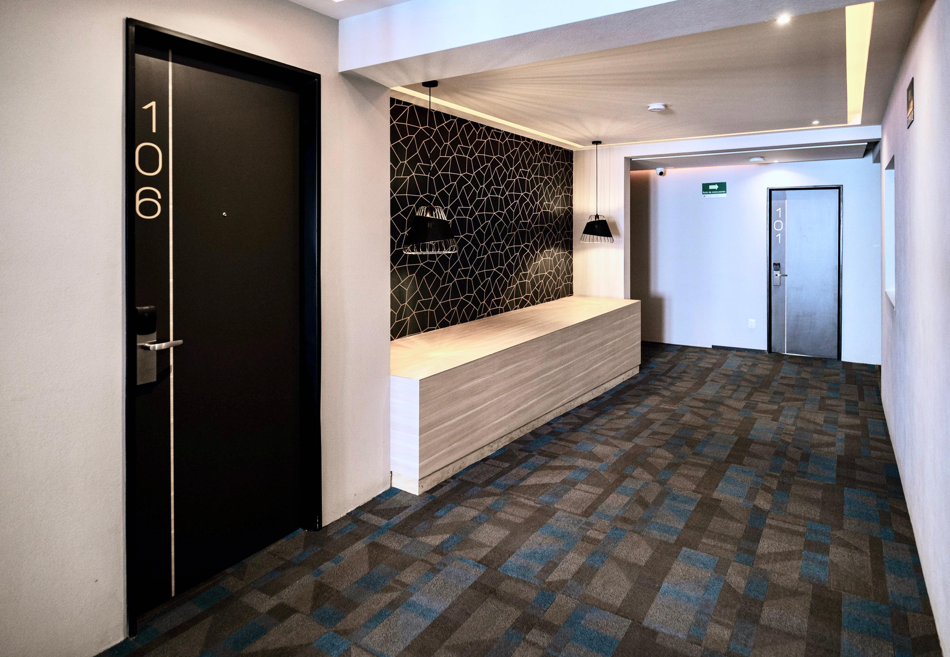 Corredores / Escaleras KALI La Raza Mexico City