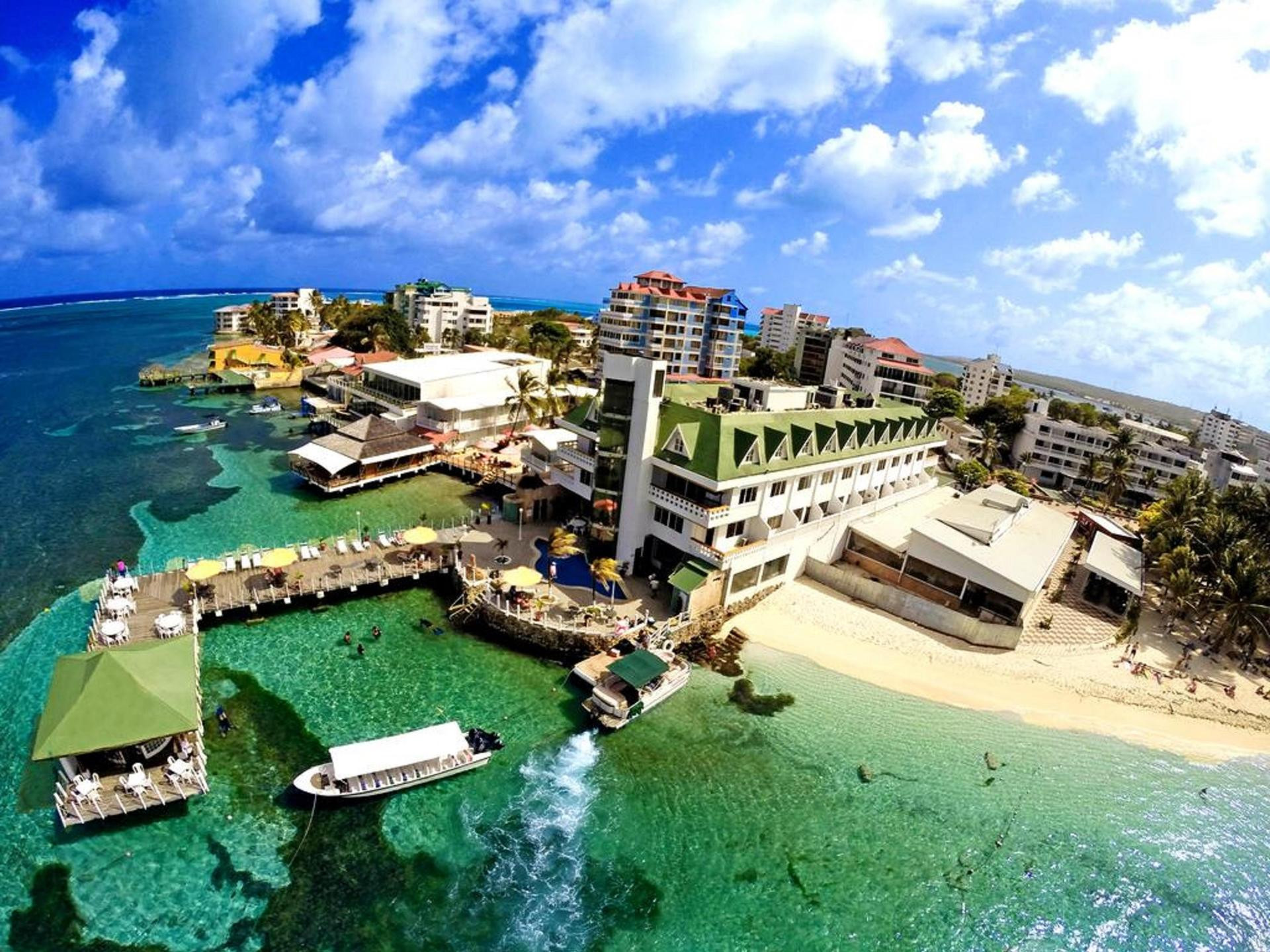 Vista Exterior Hotel Lord Pierre