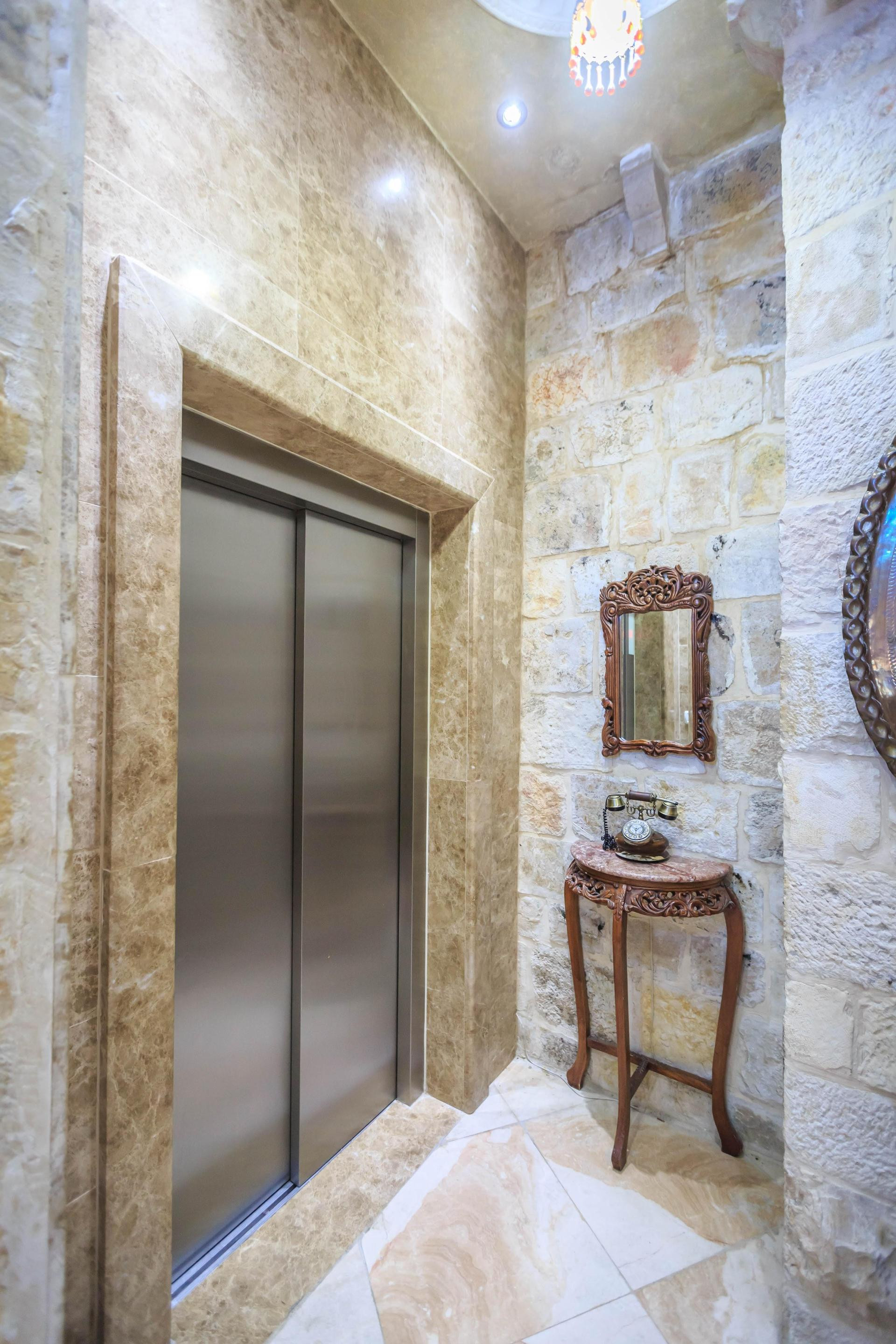 Varios Hashimi Hotel