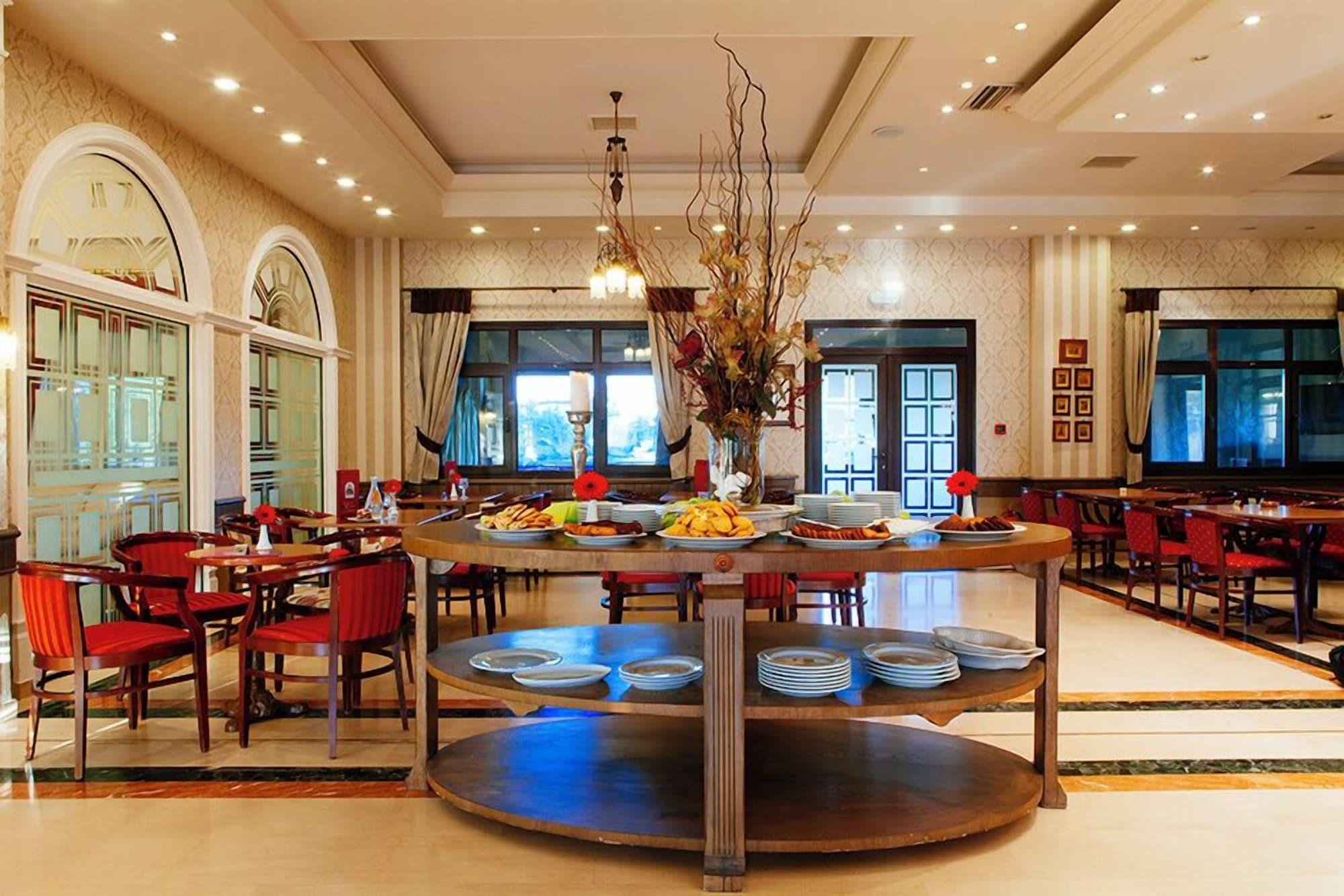 Bar/Salón AIGES MELATHRON