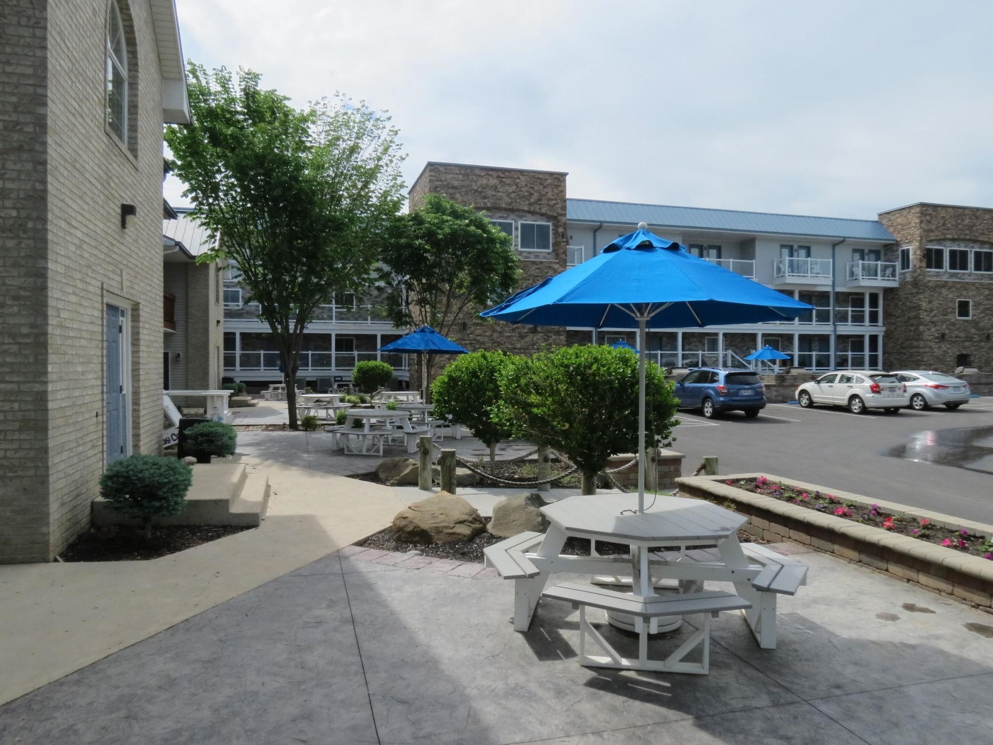 Vista Exterior Put-in-Bay Condos