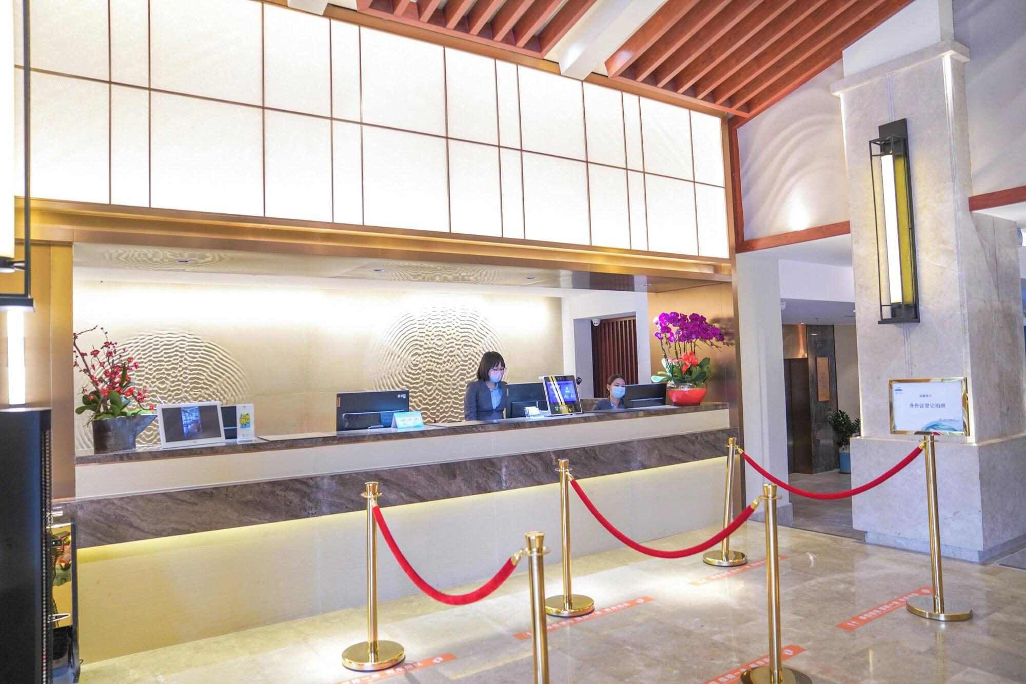 Vista Lobby The Rayna Resort