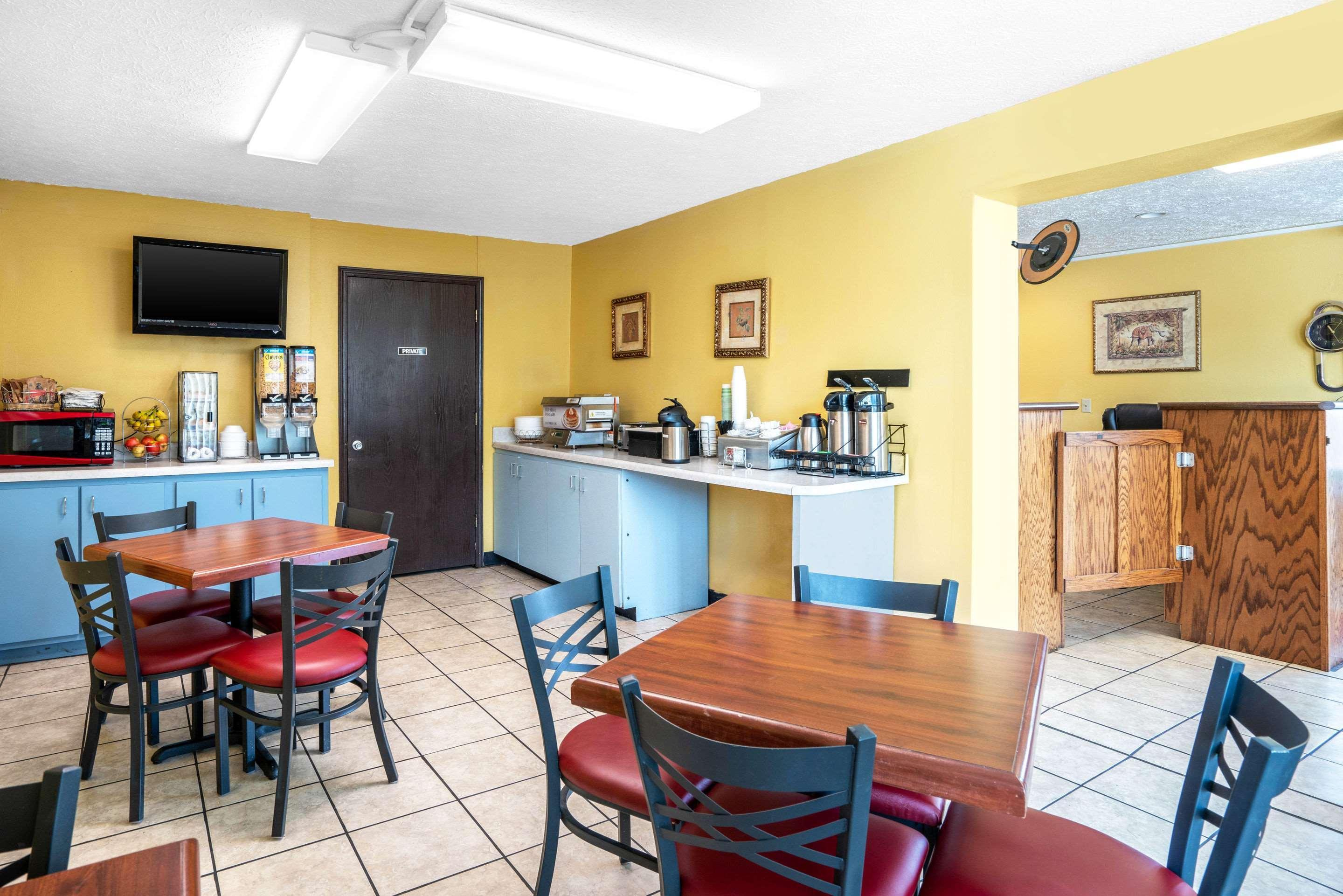 Restaurant Econo Lodge near Missouri University of Science