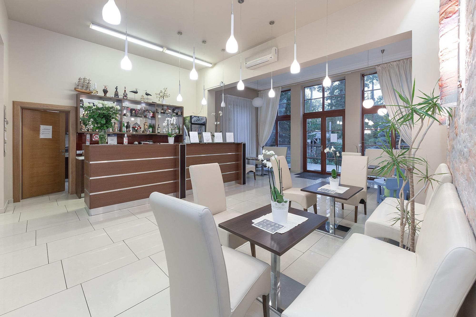 Vista Lobby Room in Guest Room - Valensija - Family Room 2 Adults - 2 Children