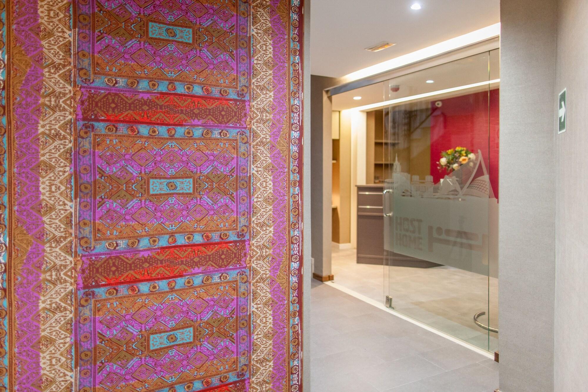 Vista Lobby Host & Home
