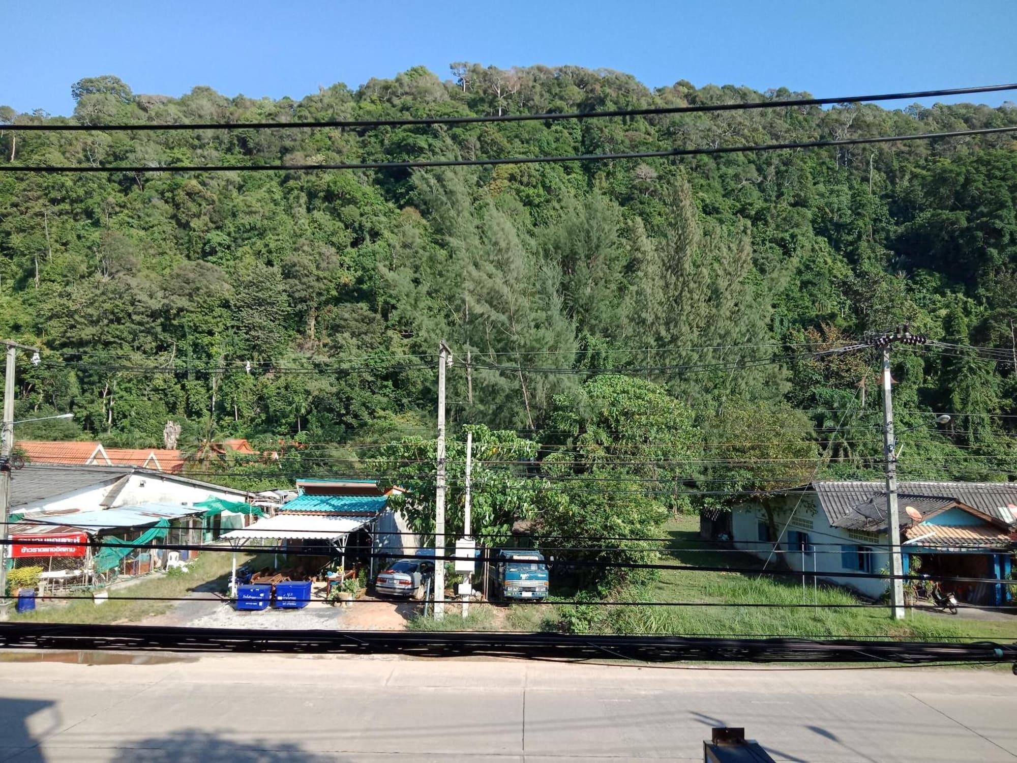 Varios N.D. Place Lanta
