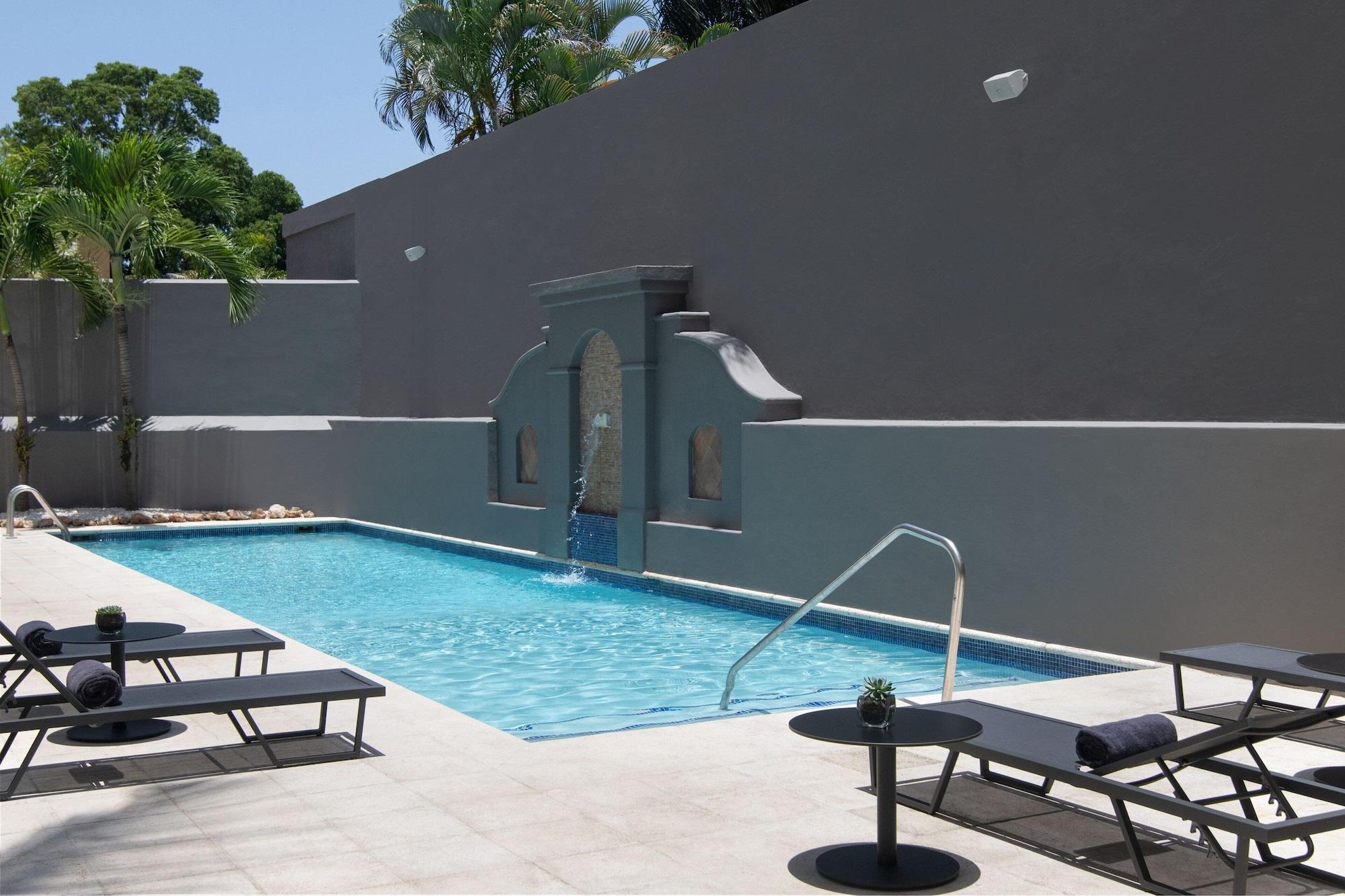 Vista Piscina Courtyard by Marriott Santo Domingo