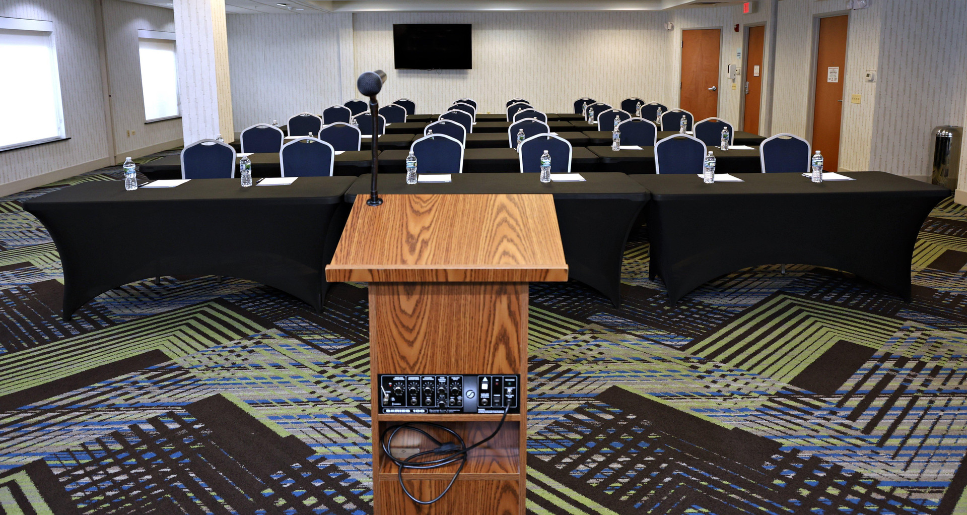 Centro de Negocios Hol. Inn Exp. Hotel and Suites Waukegan/Gurnee
