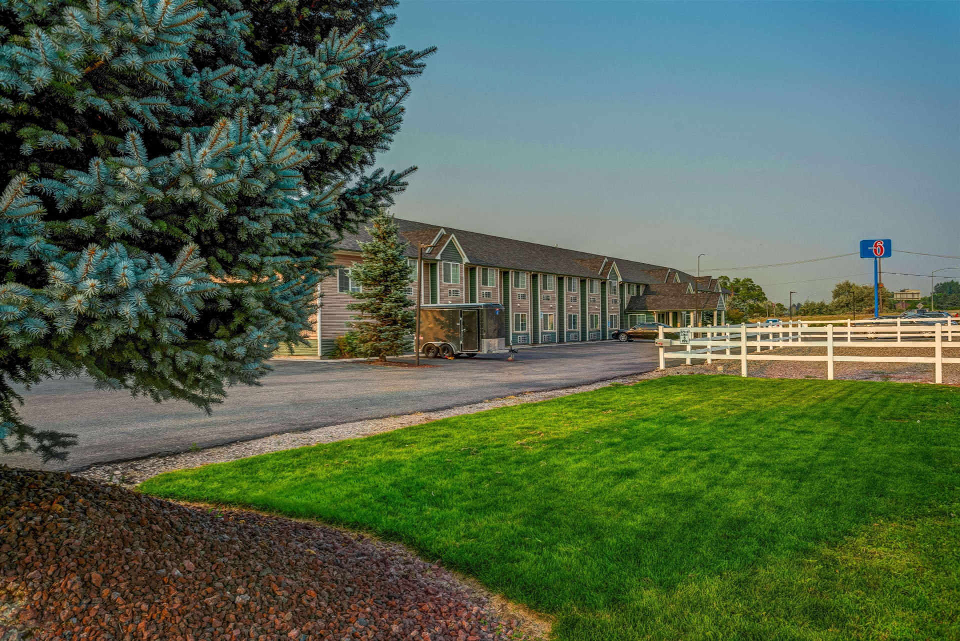 Varios Motel 6 Idaho Falls, ID - Snake River