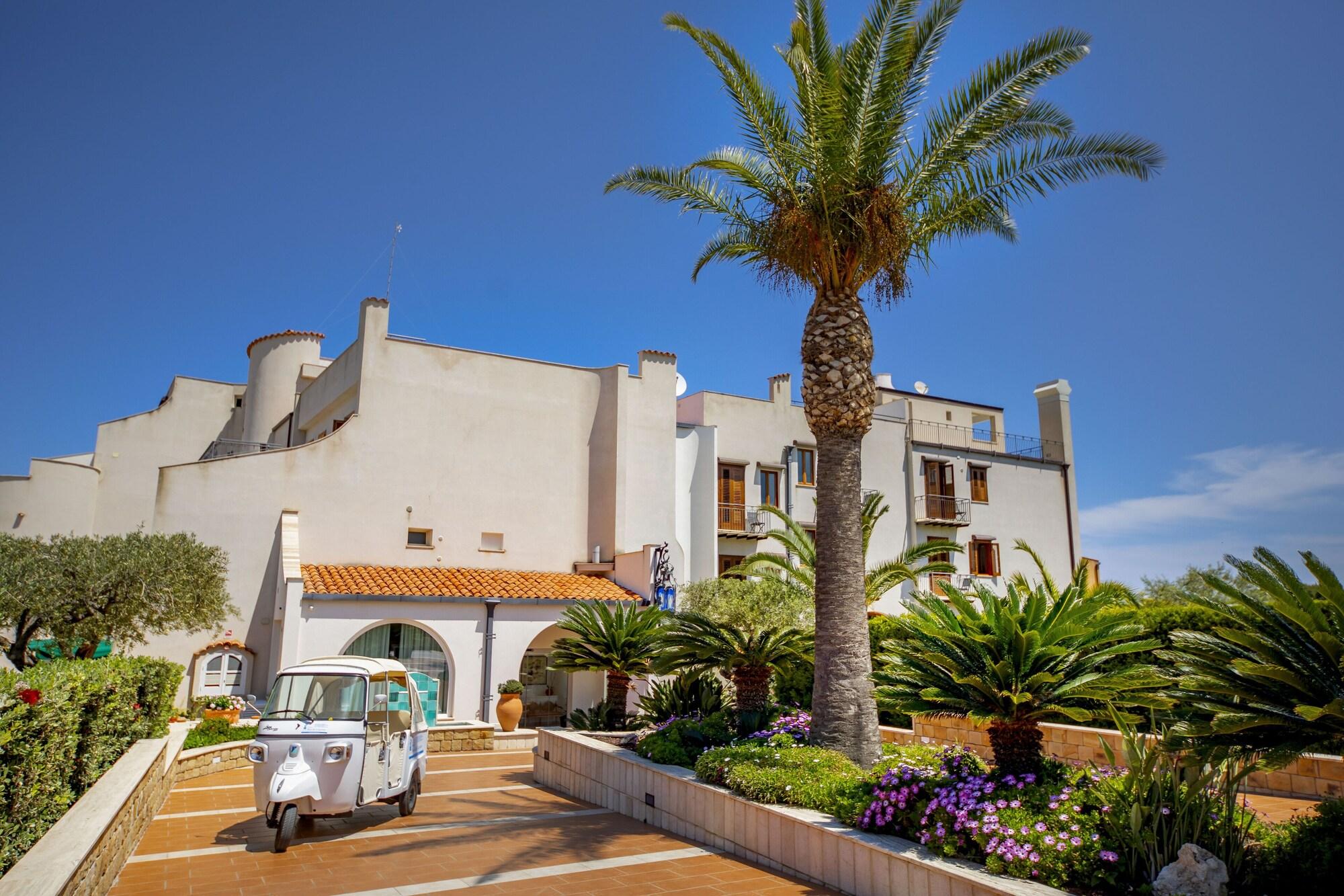 Vista Exterior Hotel Baia Del Capitano