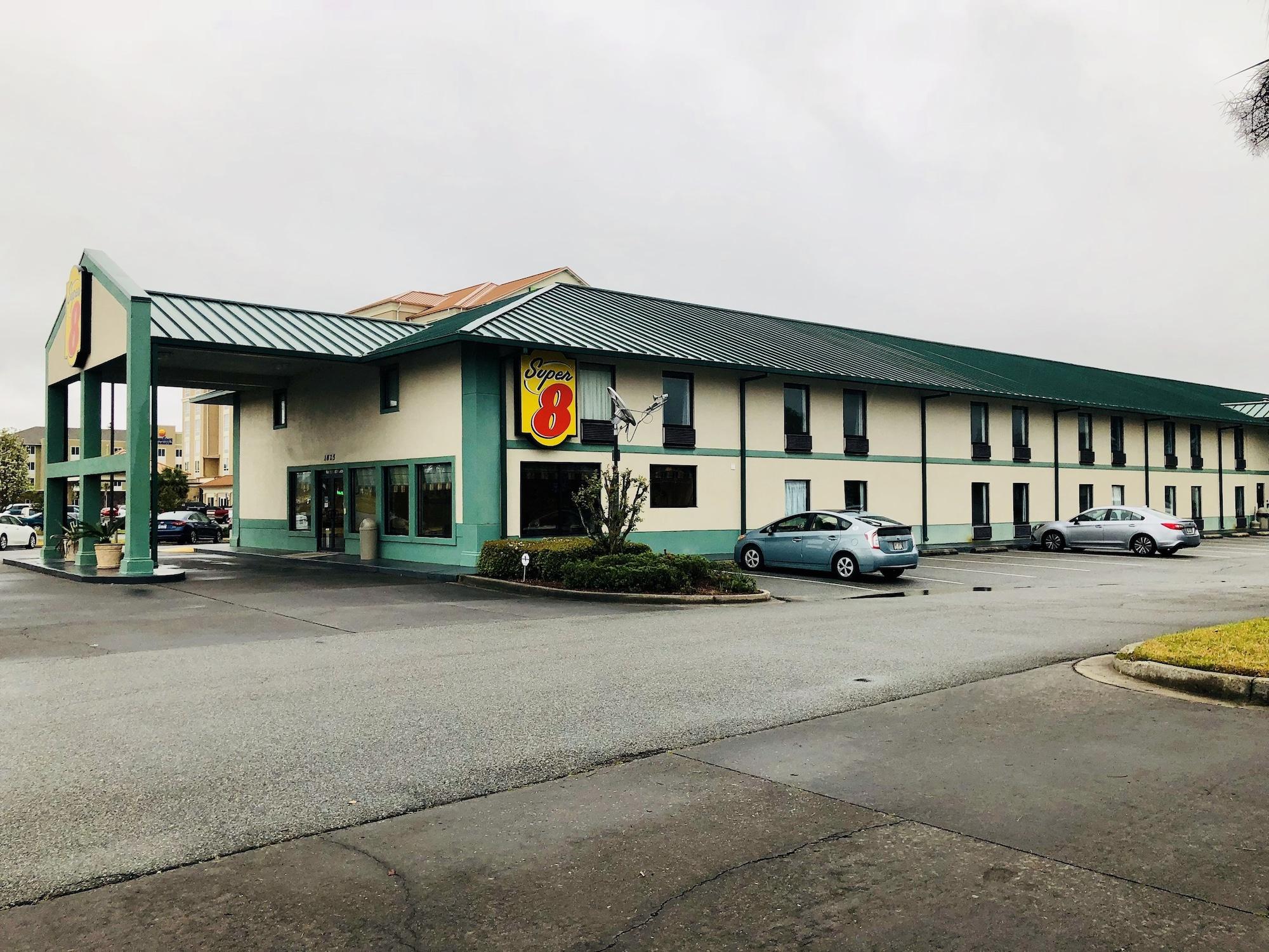Vista Exterior Super 8 by Wyndham Valdosta GA I-75