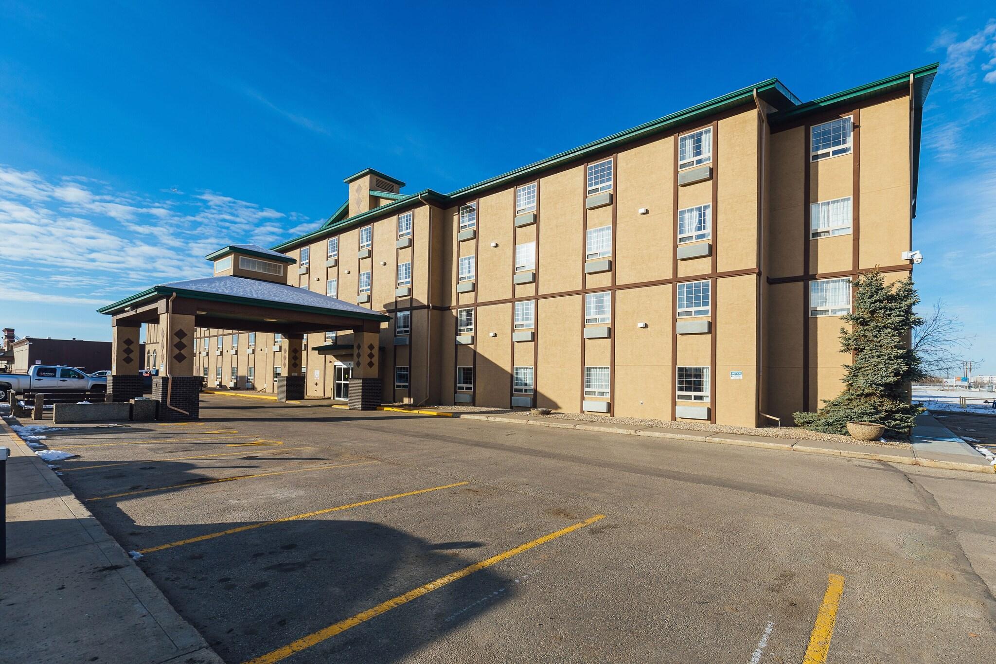Vista Exterior Service Plus Inn and Suites - Grande Prairie