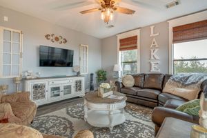 Alquiler Vacacional - Jonestown Condo on Lake Travis w/ 2 Balconies!