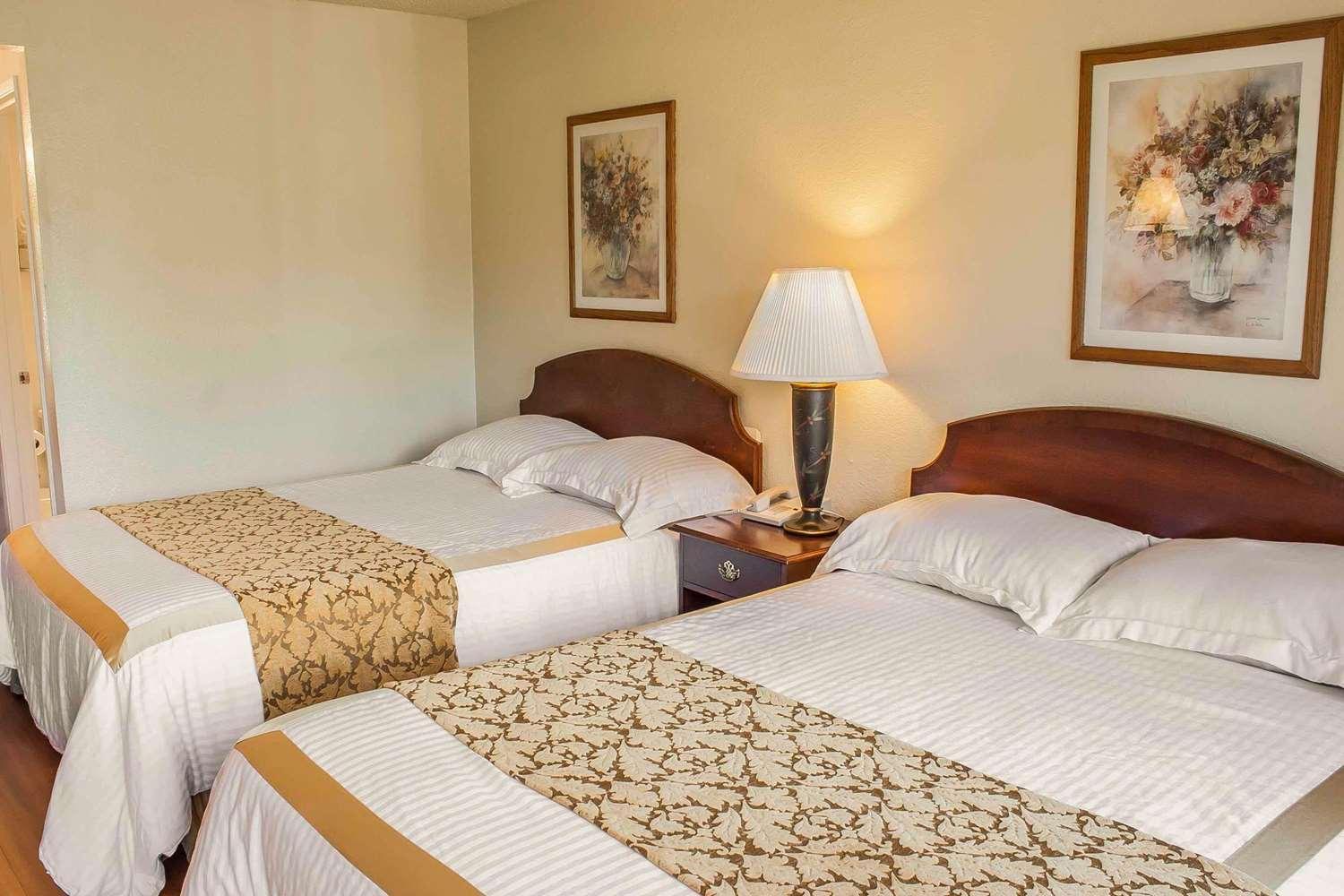Suite Rodeway Inn & Suites