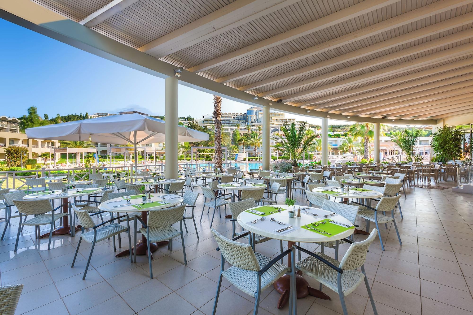 Vista Exterior Kipriotis Maris Suites - All Inclusive