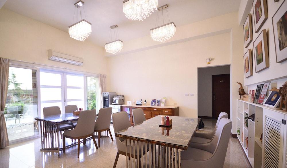 Restaurant Summer Moonlight Vacation House