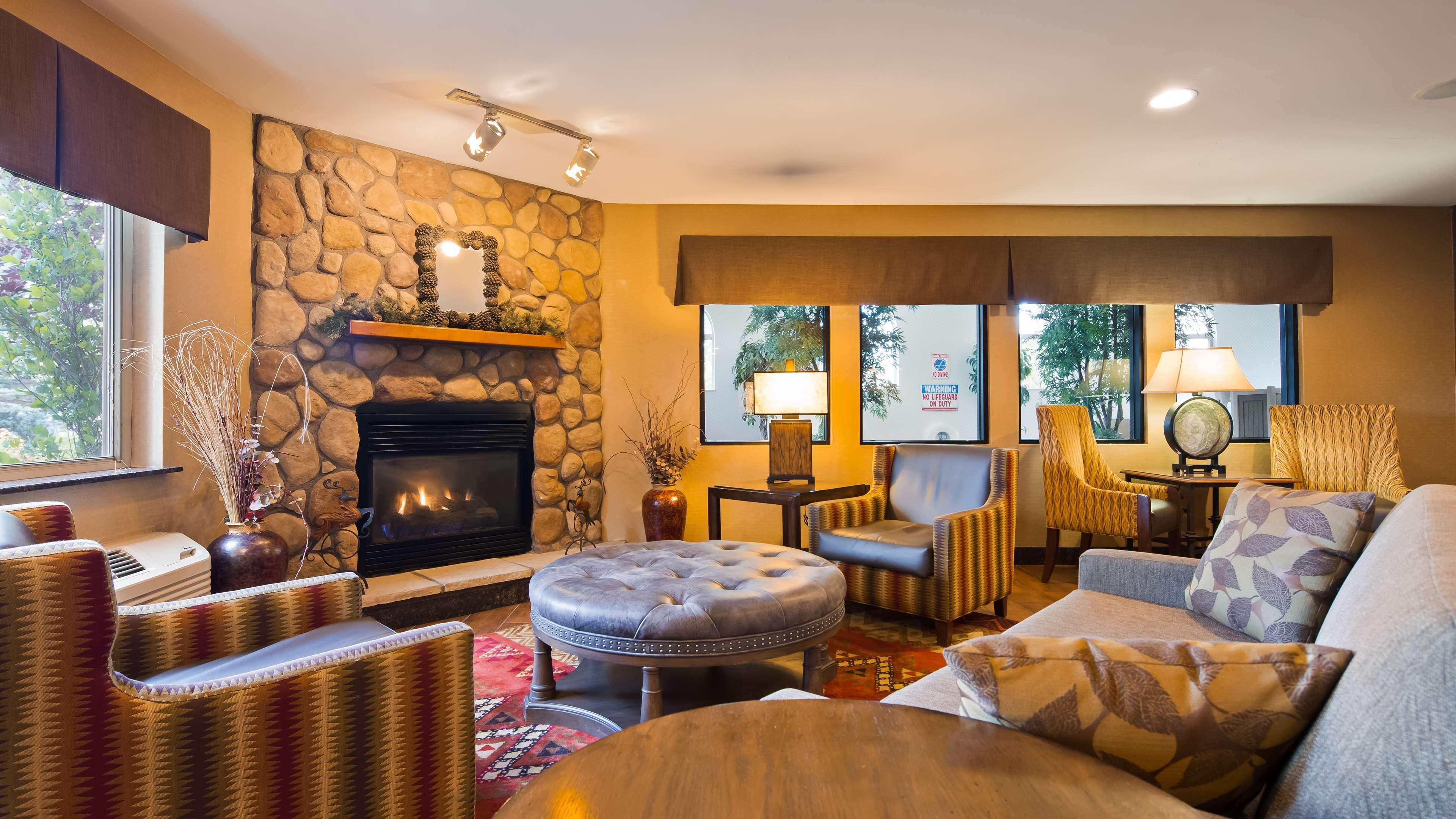 Vista Lobby Best Western Plus Deer Park Hotel & Suites