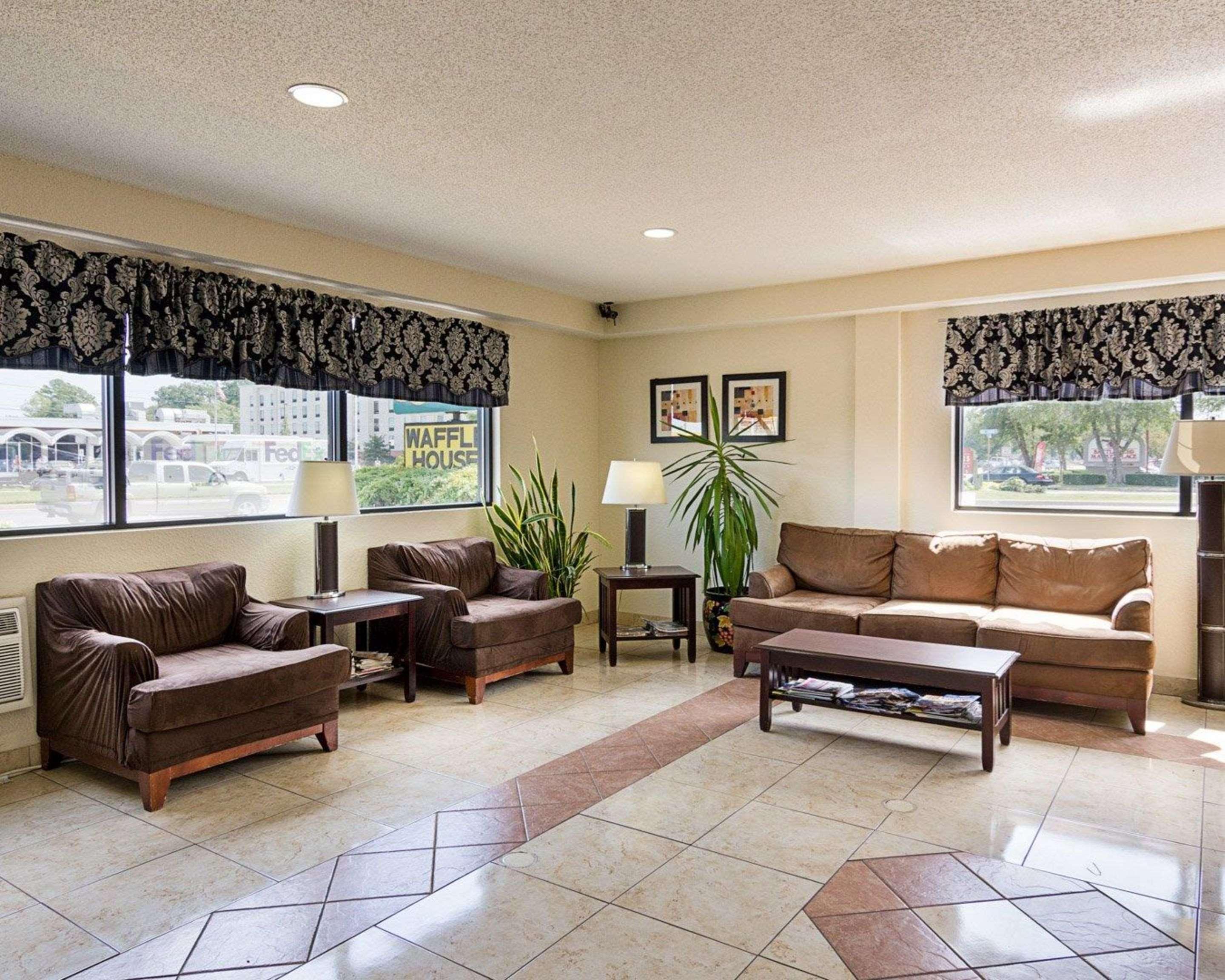 Vista Lobby Quality Inn Chesapeake