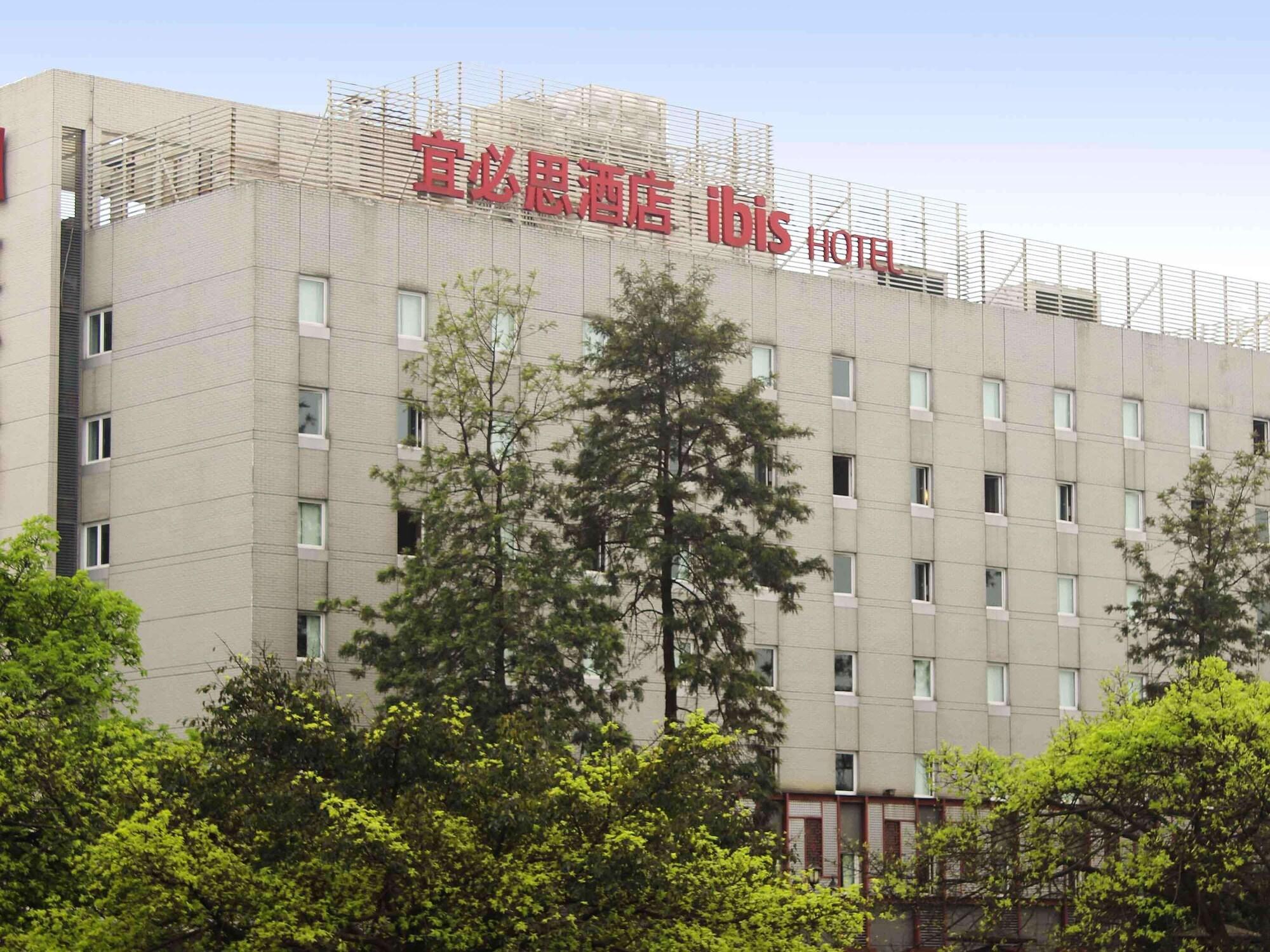 Vista Exterior ibis Ya'an Langqiao