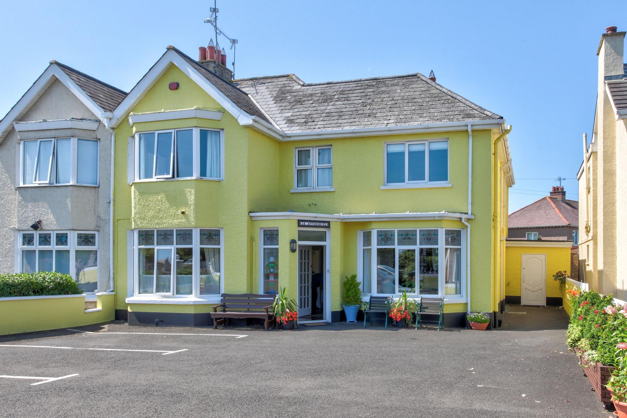 Vista Exterior Anvershiel House