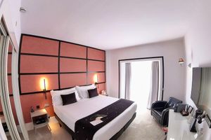 Paquete - Mariposa Hotel Malaga