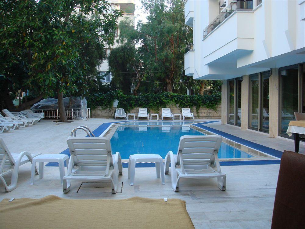 Vista Piscina Suite Laguna