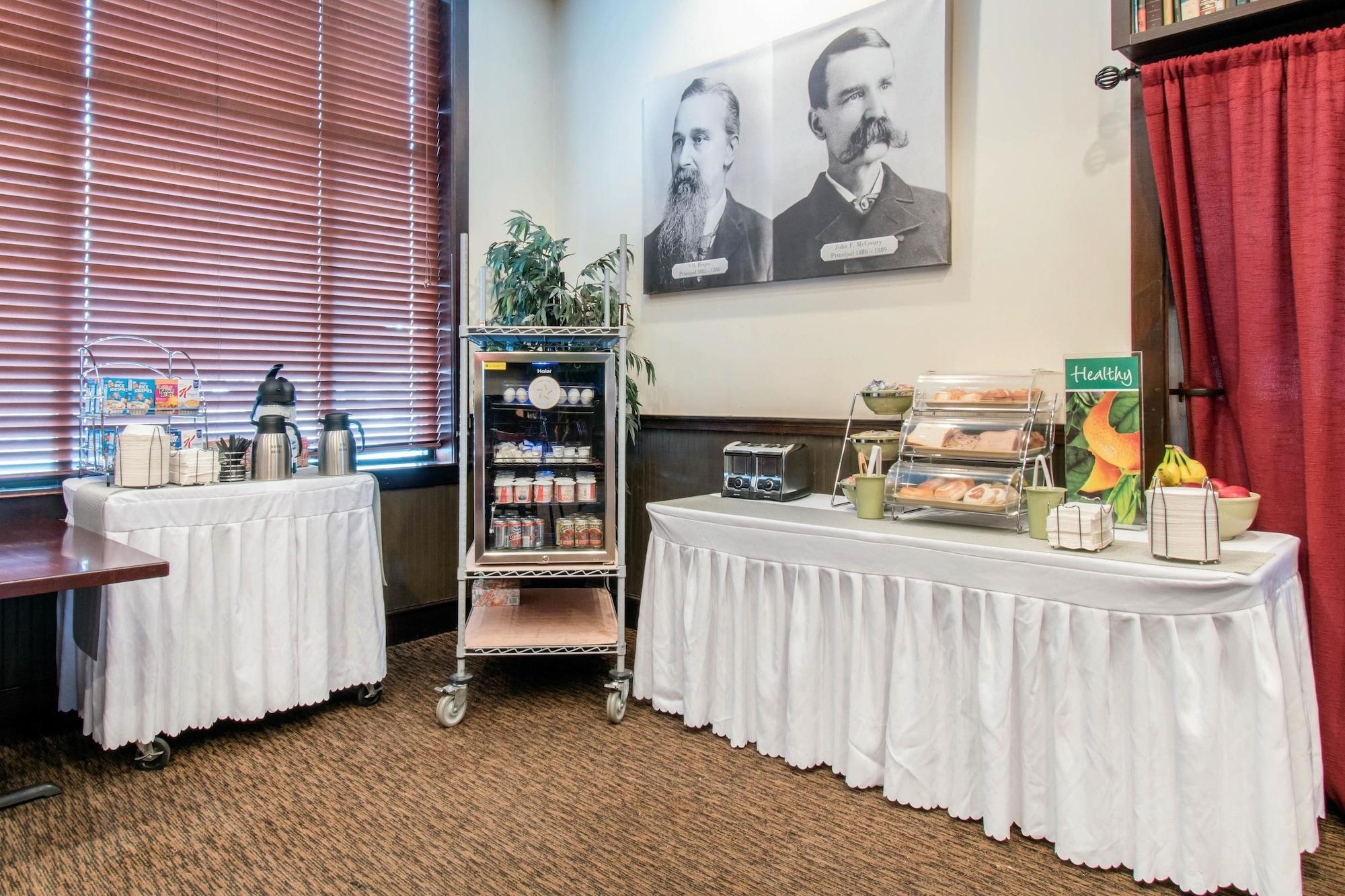 Restaurant Clarion Hotel & Suites University - Shippensburg