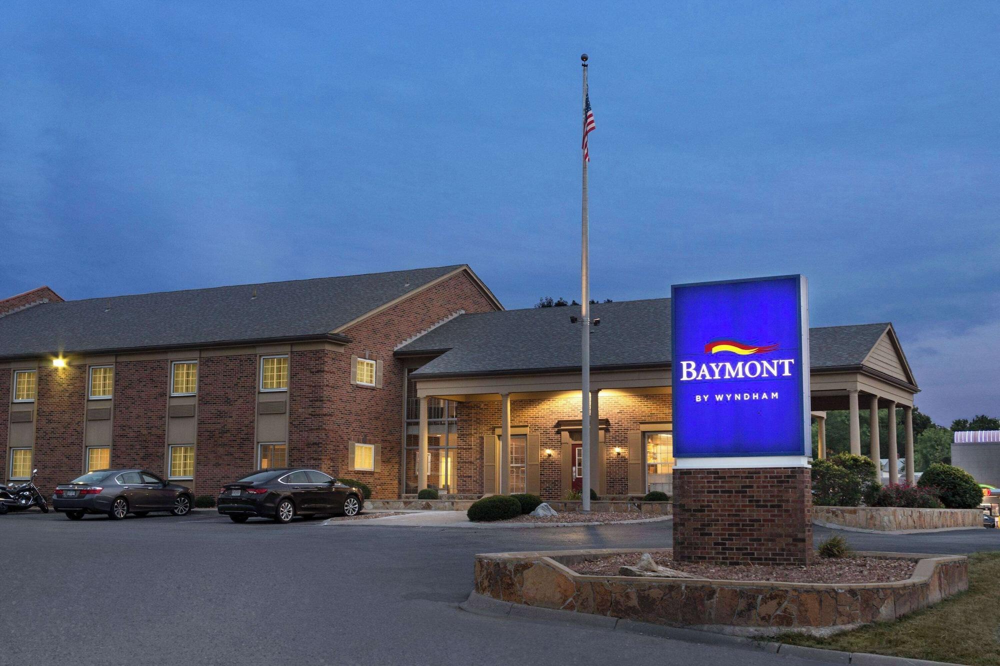 Vista Exterior Baymont by Wyndham Kansas City KU Medical Center