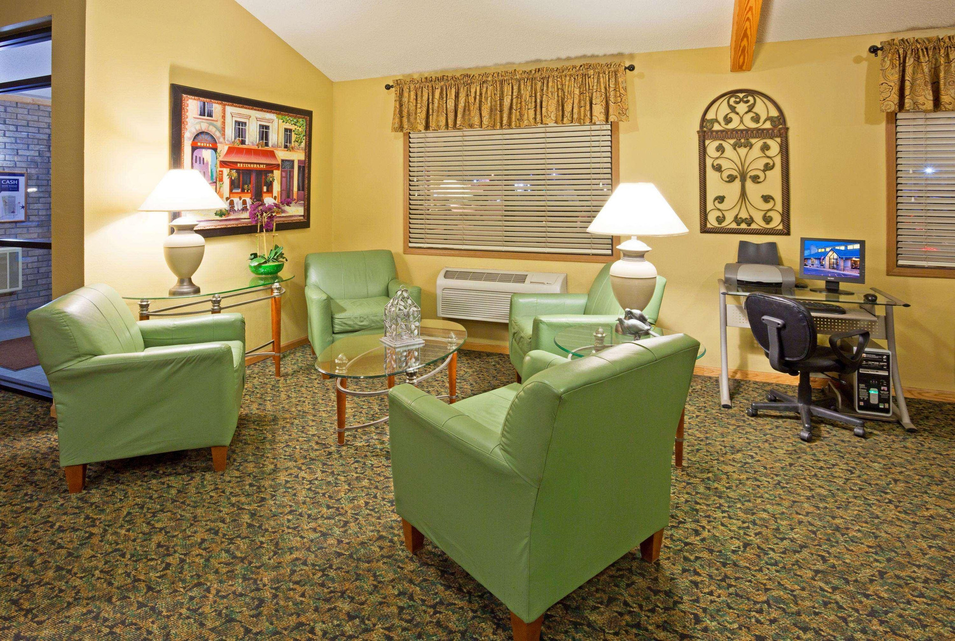 Vista Lobby AmericInn by Wyndham Sioux Falls